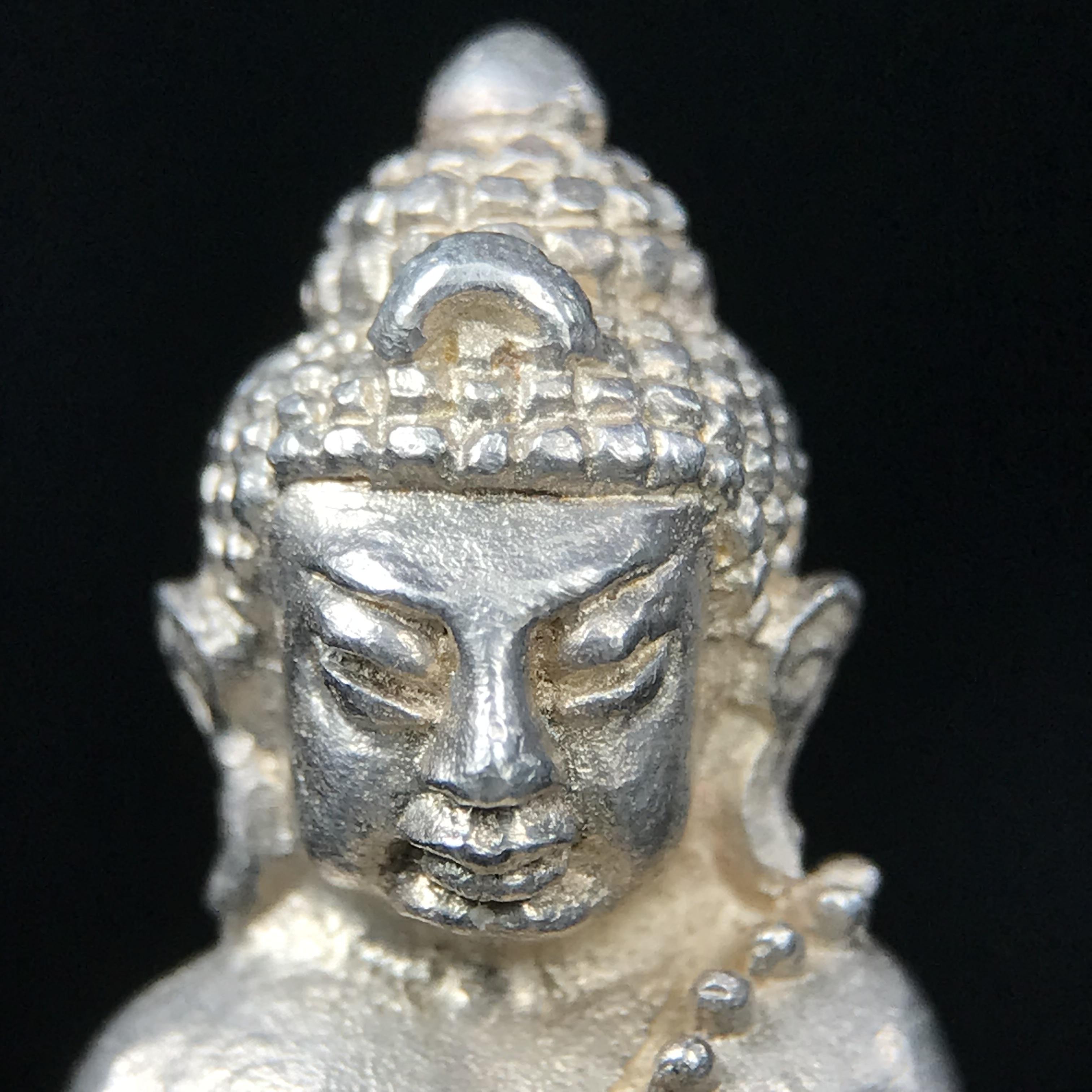 พระกริ่งญาณสังวร(พระกริ่ง ญส.)ปี 2519 เนื้อเงิน(สภาพสวยผิวเดิมขึ้นน้ำทองสวยมาก) สมเด็จพระญาณสังวรและหลวงพ่อคูณ ปริสุทโธ จับสายสูตรร่วมกันในพิธีเททอง ณ อุโบสถวัดบวรนิเวศวิหาร(พิธีใหญ่ เจตนาดี หลวงปู่โต๊ะร่วมปลุกเสก)(แบบนี้ไม่ควรพลาด)หายาก 1ใน 999 องค์