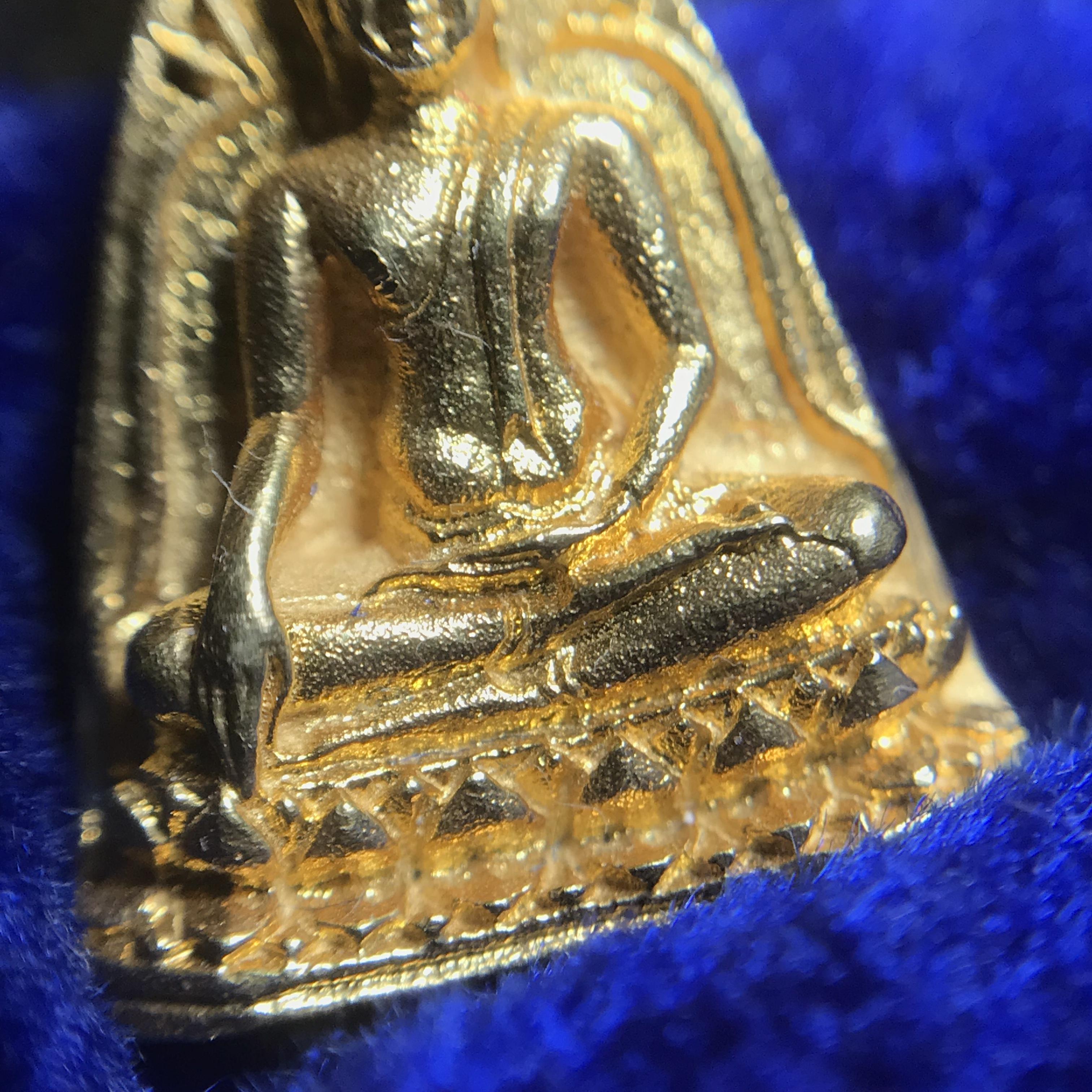 พระสมเด็จนางพญา ส.ก. ปี2535 เนื้อทองคำ พิมพ์เล็ก 5รอบพระราชินี หลวงปู่โต๊ะปลุกเสก(ในหลวงและพระราชินีเสด็จในพิธี) พร้อมกล่องบรรจุเดิม(นิยม)