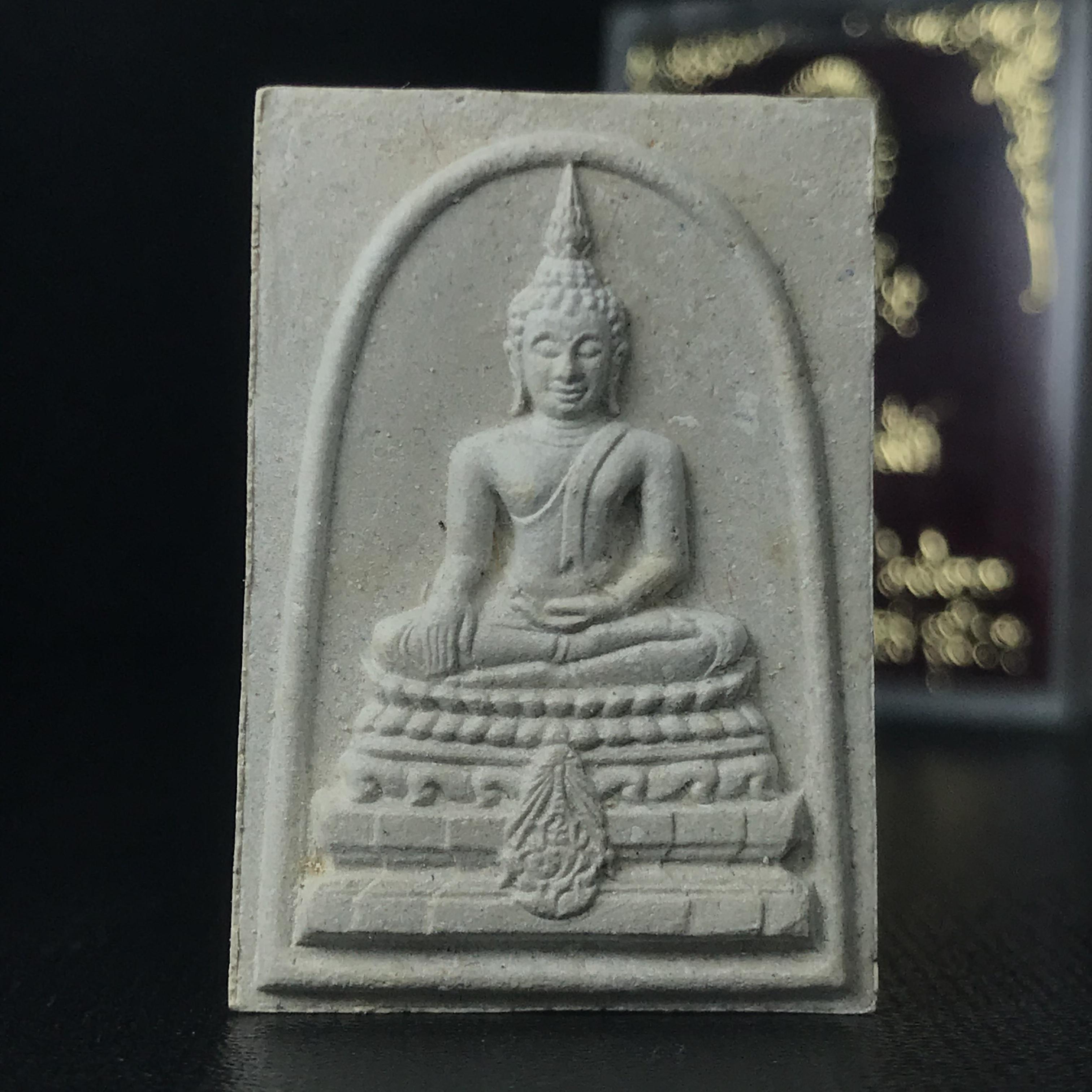 พระพุทธชินสีห์ ภปร. ทันโต เสฏโฐ ปี2533 พิมพ์ใหญ่ พร้อมใบรับรองบรรจุพระทนต์ในหลวง รุ่นเดียวในประวัติศาสตร์ ****รุ่นนี้ขอแนะนำ****