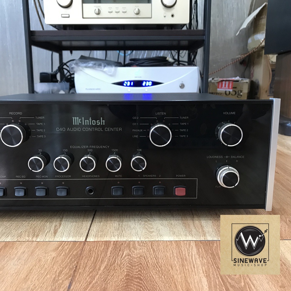 Pre Amp ยี่ห้อ Mcintosh รุ่น C40 (Made in USA) ไฟ 220Volts