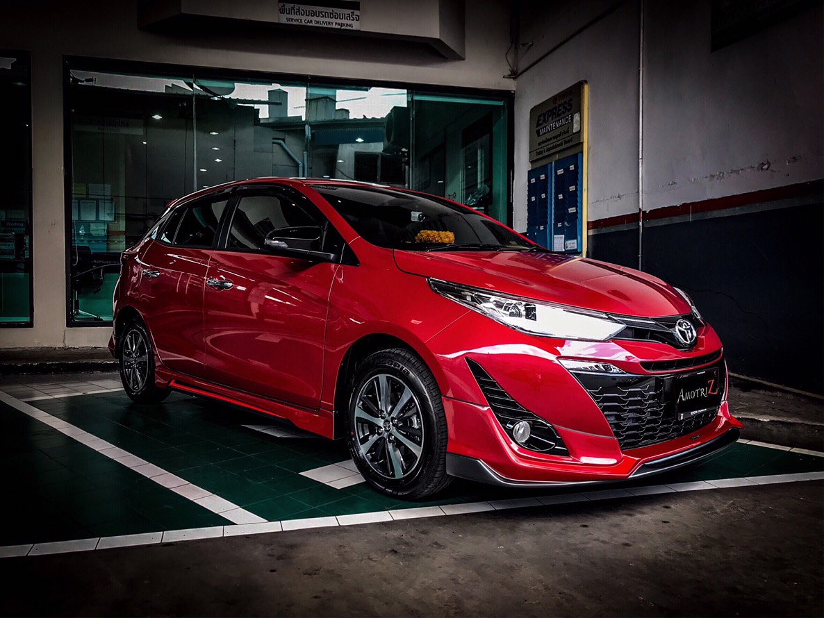 Toyota Yaris ATIV hatchback and sedan bodykits by Amotriz