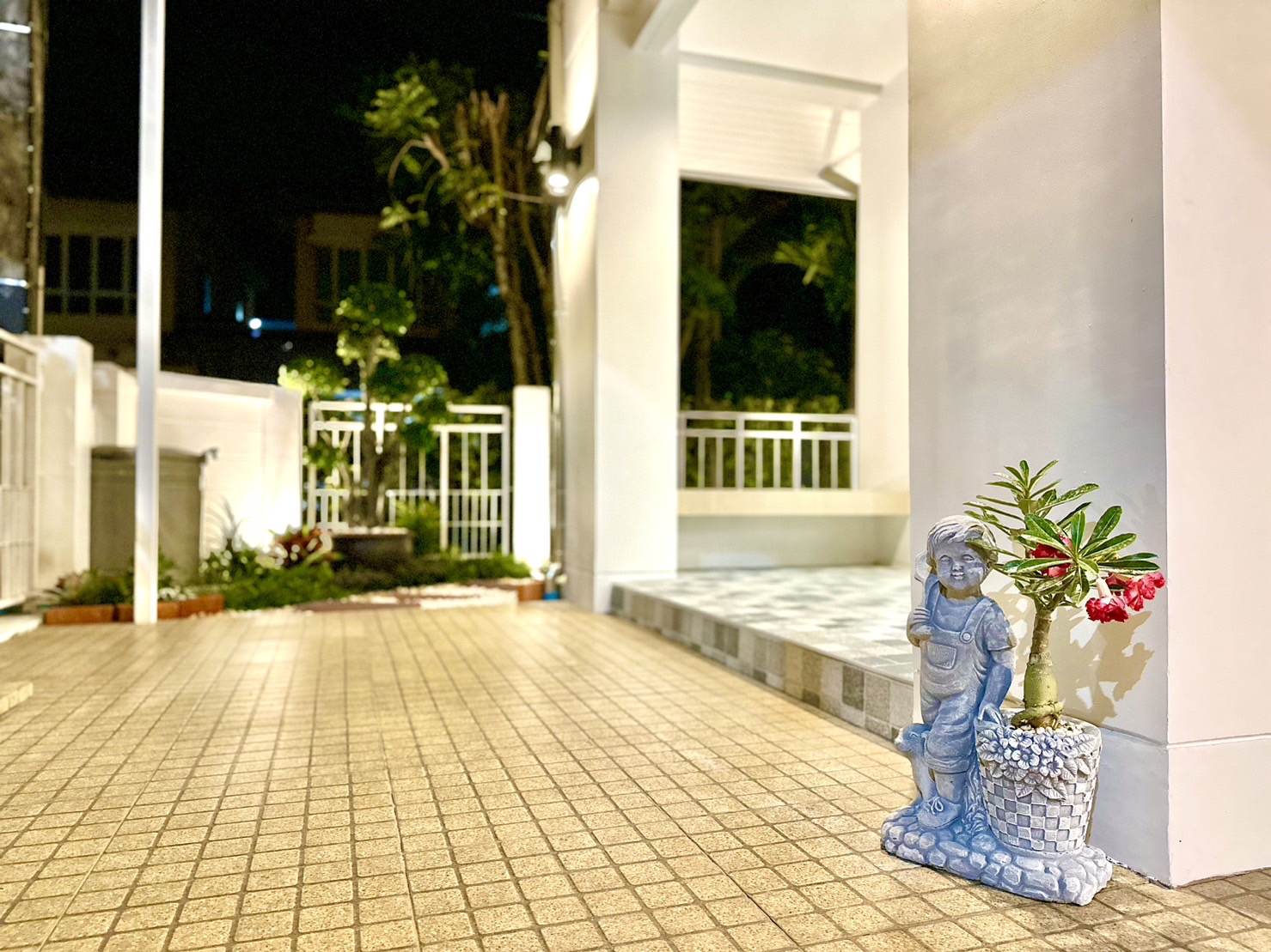 For Rent : Pakhlok, 2-Storey House with garden view, 3 bedrooms 2 bathrooms