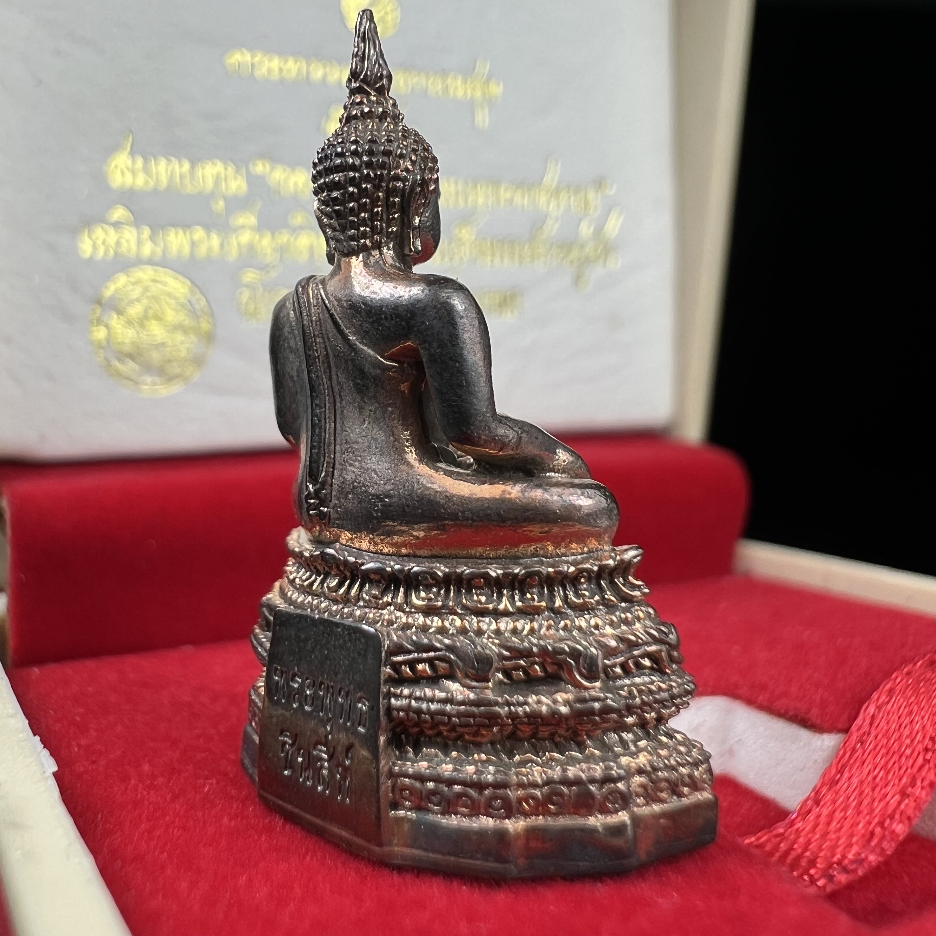 พระกริ่งพระพุทธชินสีห์ ภปร. กระทรวงสาธารณสุขจัดสร้าง เพื่อสมทบกองทุนฟันเทียมพระราชทาน ในโอกาสฉลองในหลวงรัชกาลที่ 9 พระชนมายุ 80 พรรษา ปี 2550 สมเด็จพระญาณสังวรทรงประทานพระเกศา และผงมวลสารส่วนพระองค์ เพื่อบรรจุในพระกริ่ง เนื้อนวโลหะตอกโค๊ต (1 ใน 6499 องค์)