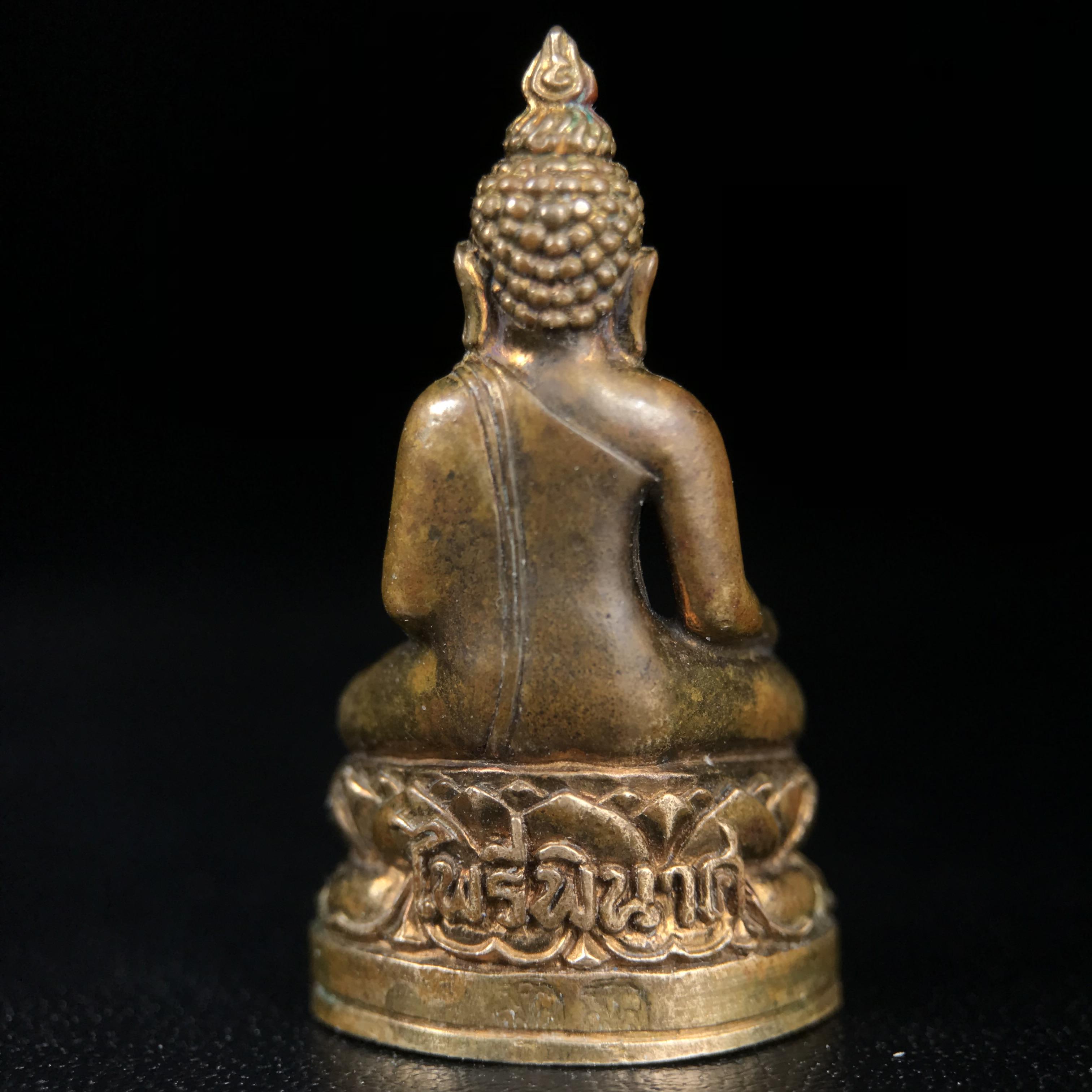 พระกริ่งไพรีพินาศ บรรจุเหล็กไหล ครั้งแรกและครั้งเดียวในประวัติศาสตร์ เฉลิมพระเกียรติ พระบาทสมเด็จพระเจ้าอยู่หัวรัชกาลที่9 พระชนมพรรษา 6 รอบ ปี2542 เนื้อสัมฤทธิ์(บรรจุเหล็กไหล)ดีนอก-ดีใน พิธีใหญ่ มวลสารเด่น(พิเศษกรรมการ ตอก 2 โค๊ต หมายเลข ๒๒๑๘)หายาก