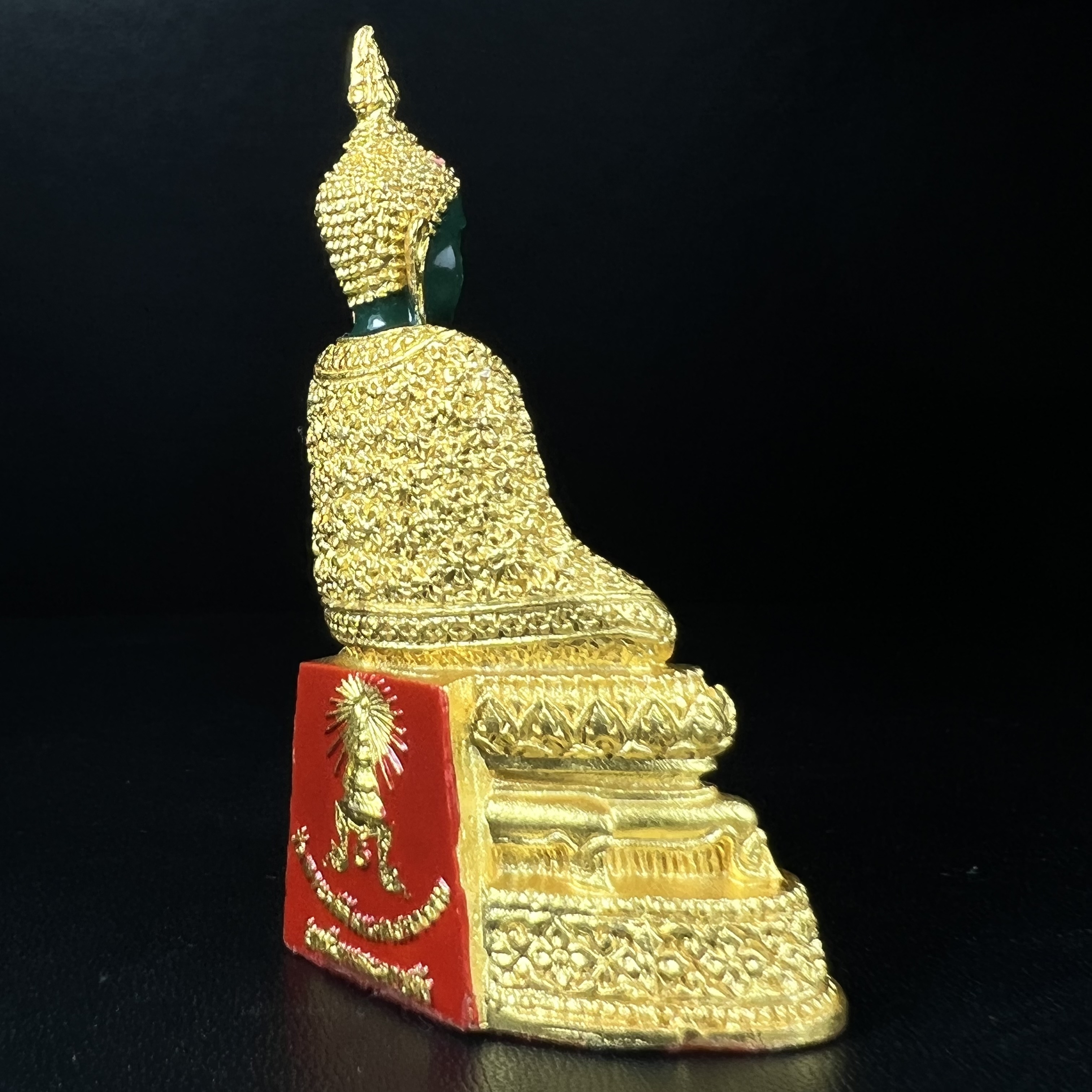 พระพุทธมหามณีรัตนปฏิมากร(พระแก้วมรกต) วัดพระศรีรัตนศาสดาราม สำนักพระราชวัง จัดสร้าง ฤดูหนาว หน้าตัก 2 นิ้ว(บรรจุมวลสารใต้ฐาน)