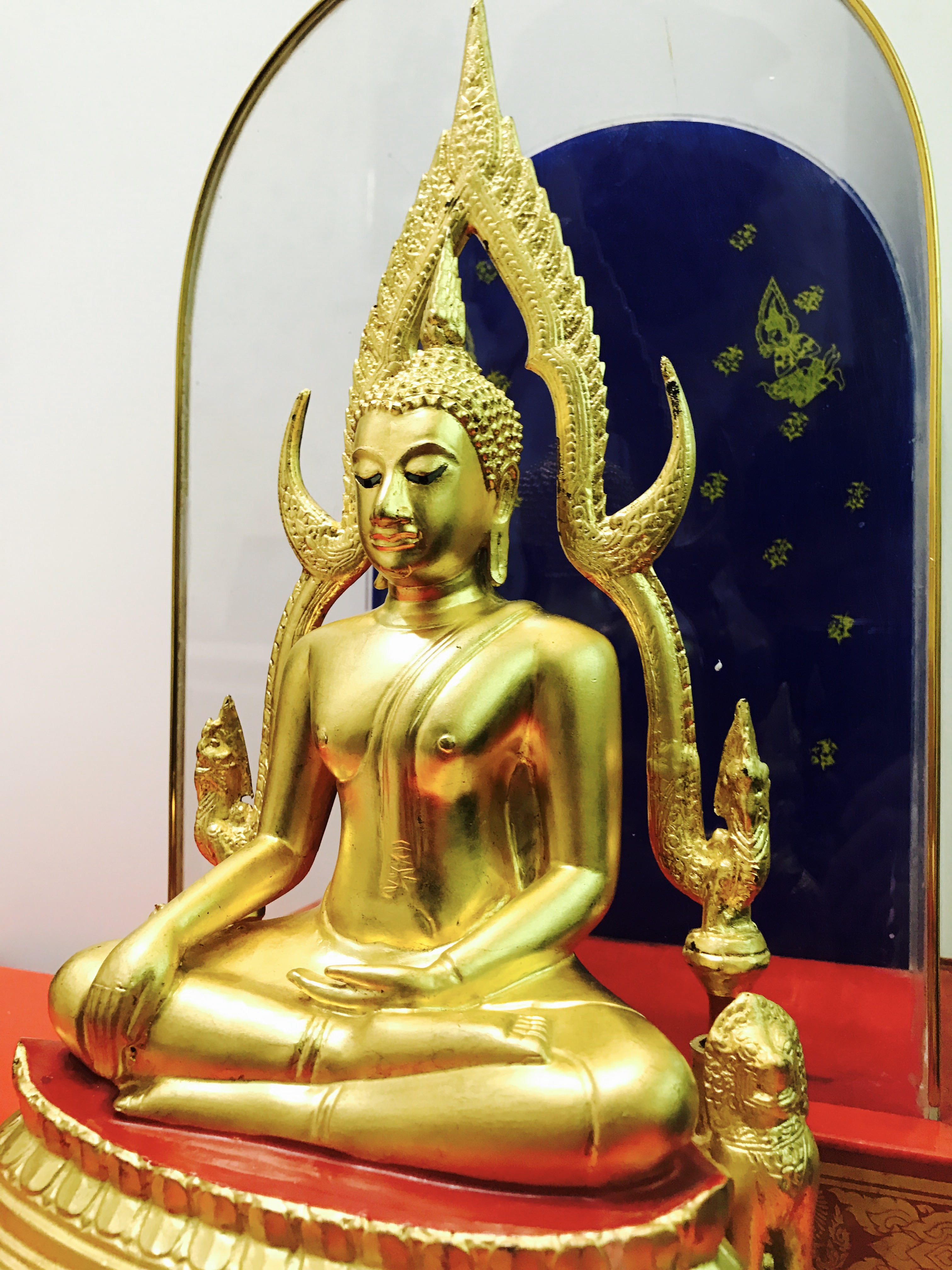 พระพุทธชินราช จปร วัดเบญจมบพิตร ปี 2519 หน้าตัก 5.9 นิ้ว หล่อดินไทย ปิดทองเดิมพร้อมครอบตู้เดิม(ในหลวงและราชินีเสด็จฯเททอง)