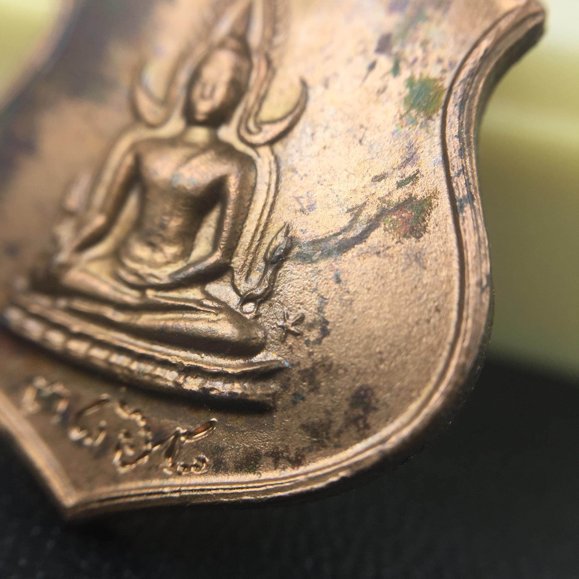 เหรียญในหลวงทรงผนวช-พระพุทธชินราช กองทัพภาคที่3จัดสร้าง ปี2517 เนื้อนวโลหะกล่องเดิม(สภาพคัดสวย)(หายาก)(ในหลวง ร.9 เสด็จในพิธี)(1ใน5000เหรียญ))