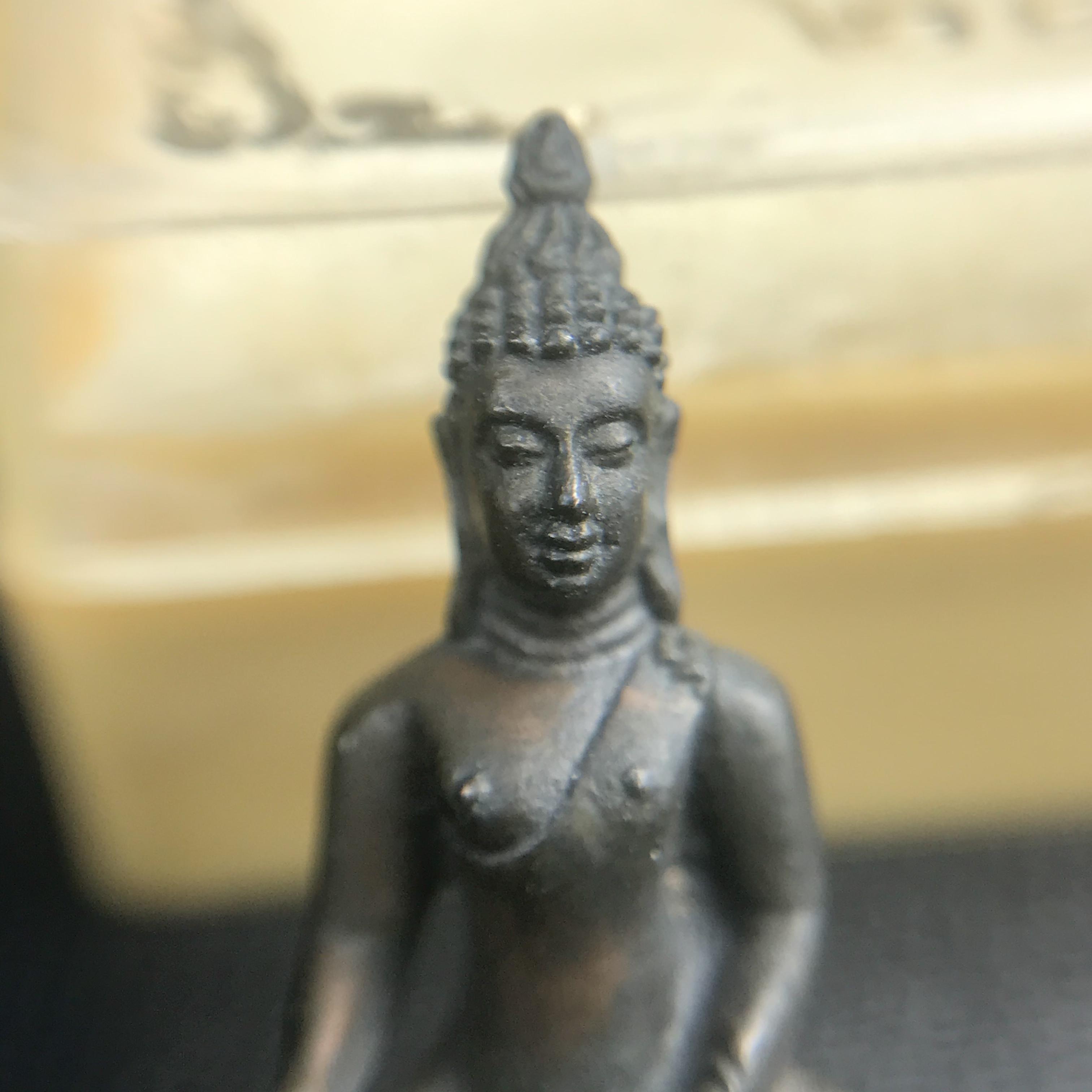 พระกริ่งไพรีพินาศ(รุ่นแรก สมเด็จพระญาณสังวร) วัดเพชรวราราม รุ่นเขาค้อ เนื้อนวโลหะ ตอกโค้ต ปี2520 จ.เพชรบูรณ์(1ใน2309 องค์)