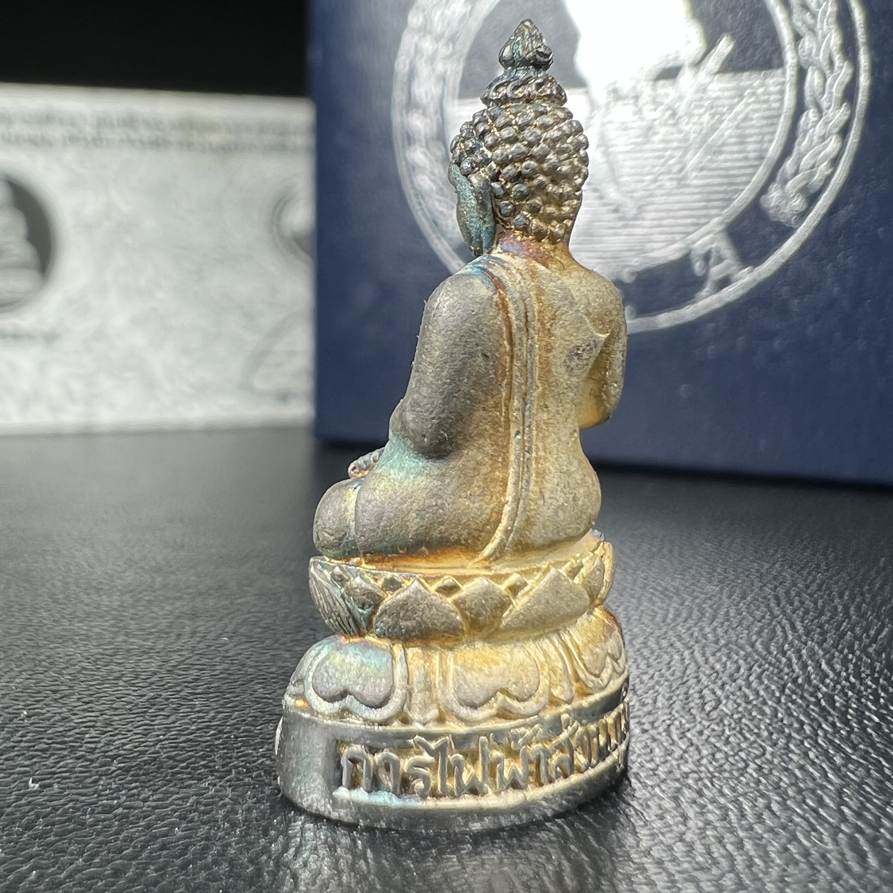 พระกริ่งไพรีพินาศ วัดบวรนิเวศวิหาร ปี2538 การไฟฟ้าส่วนภูมิภาคจัดสร้าง เนื้อเงิน(สภาพผิวเดิม ขึ้นสีรุ้งธรรมชาติ สวยแบบนิยม)พร้อมกล่องบรรจุเดิมและการ์ดใบรับรองเดิมครบสมบูรณ์ หมายเลข 1768