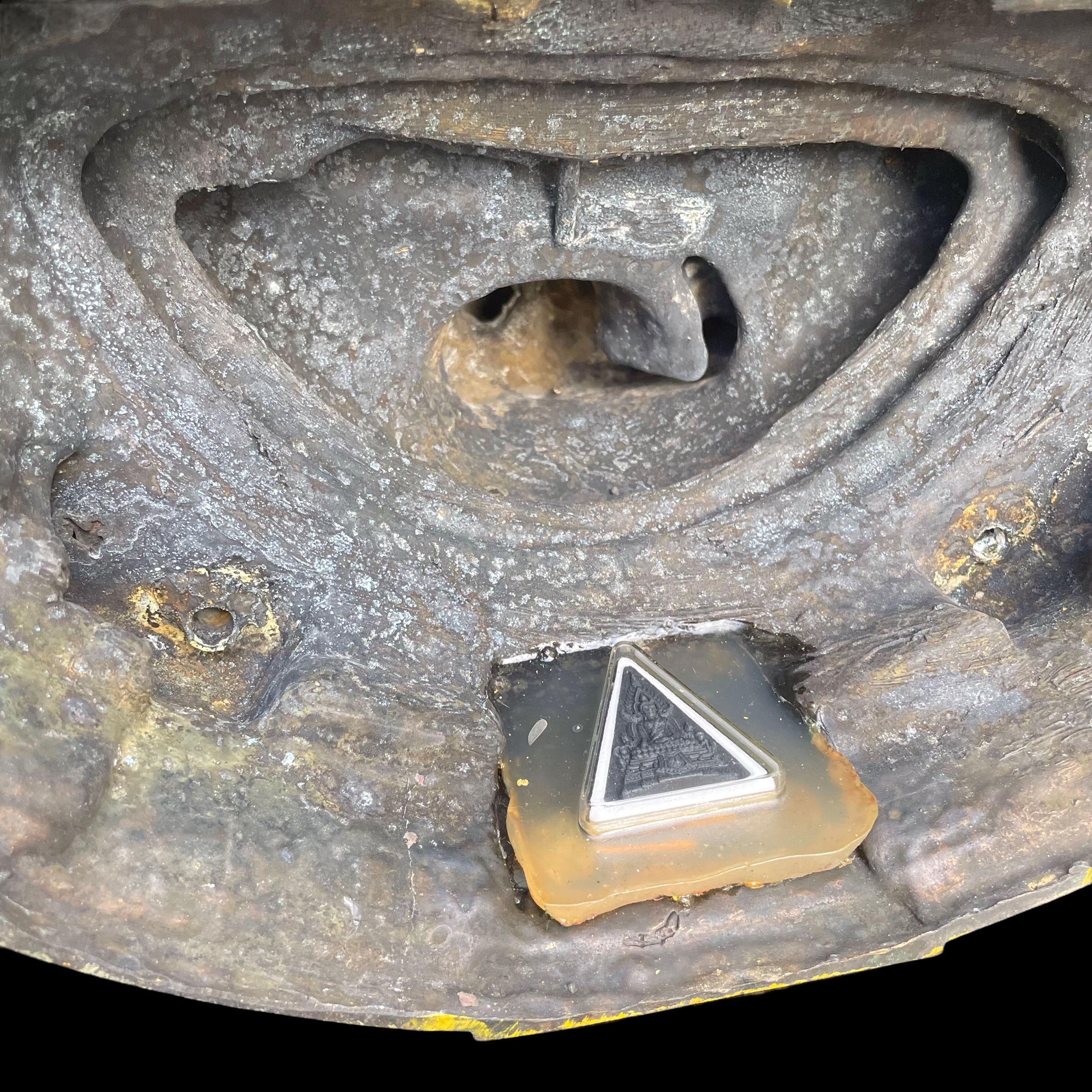 พระพุทธชินราช(จำลอง)ภปร. 84พรรษา เนื้อโลหะ ลงรักปิดทอง 100% ขนาดหน้าตัก 9 นิ้ว(ใต้ฐานบรรจุพระพุทธชินราชเนื้อผงพระราชทานมวลสาร จิตรลดาและเส้นพระเจ้า(เส้นผม))