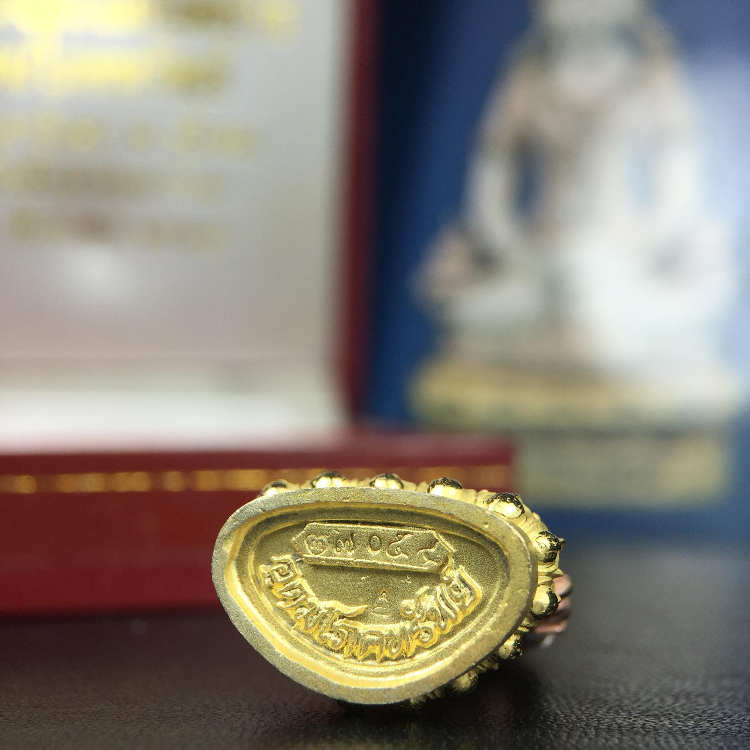 พระกริ่งอวโลกิเตศวร ( เจ้าแม่กวนอิม ) วัดโพธิ์แมนคุณาราม เนื้อเงิน 3 กษัตริย์ พ่นทราย รุ่นอุดมโภคทรัพย์ พ.ศ.2539(ผิวสวยเดิมพร้อมกล่องบรรจุการ์ดใบรับรองเดิมครบ) (อีกหนึ่งรุ่นยอดนิยม พุทธศิลป์สวยงดงาม)