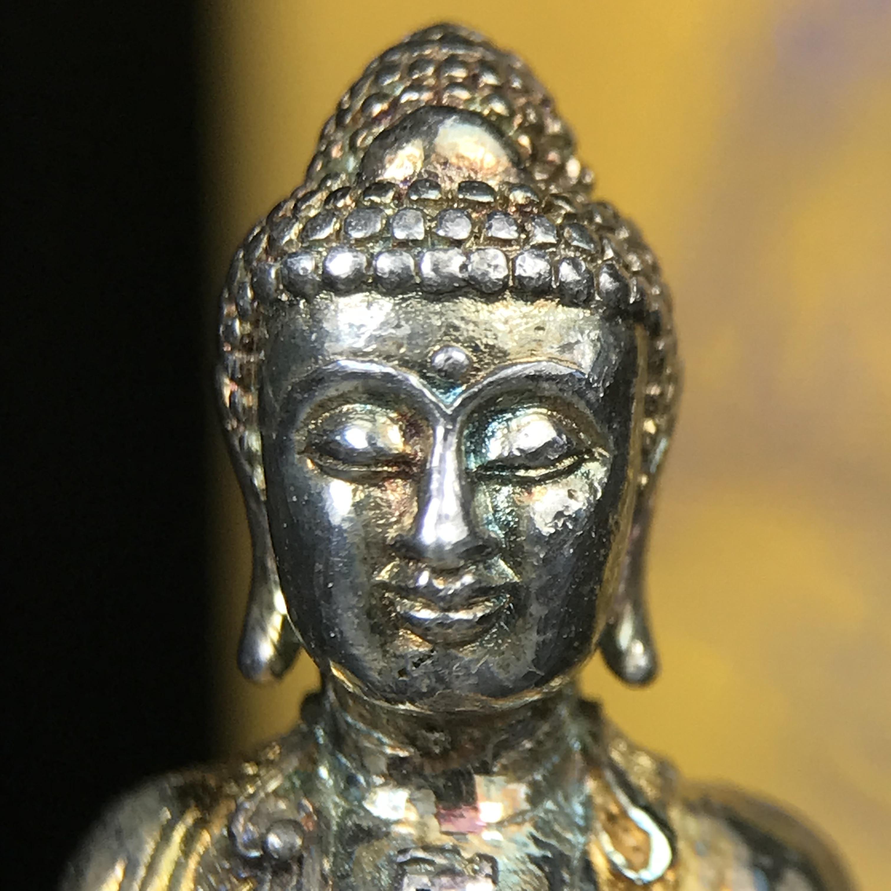 พระกริ่งจีน "ต้าเยิ่นถะ" ชุดกาญจนาภิเษกครองราชย์ 50 ปี วัดบวรนิเวศวิหาร ปี 2538 เนื้อเงินสามกษัตริย์ 99.99% สูง 3.8 ซม. (สภาพผิวสวยเดิมติดรุ้งๆ พิธีใหญ่ พุทธศิลป์งดงาม) สภาพสวยเดิมพร้อมกล่องบรรจุเดิม ***ตอกโค๊ดหมายเลข ๖๒๖๒***