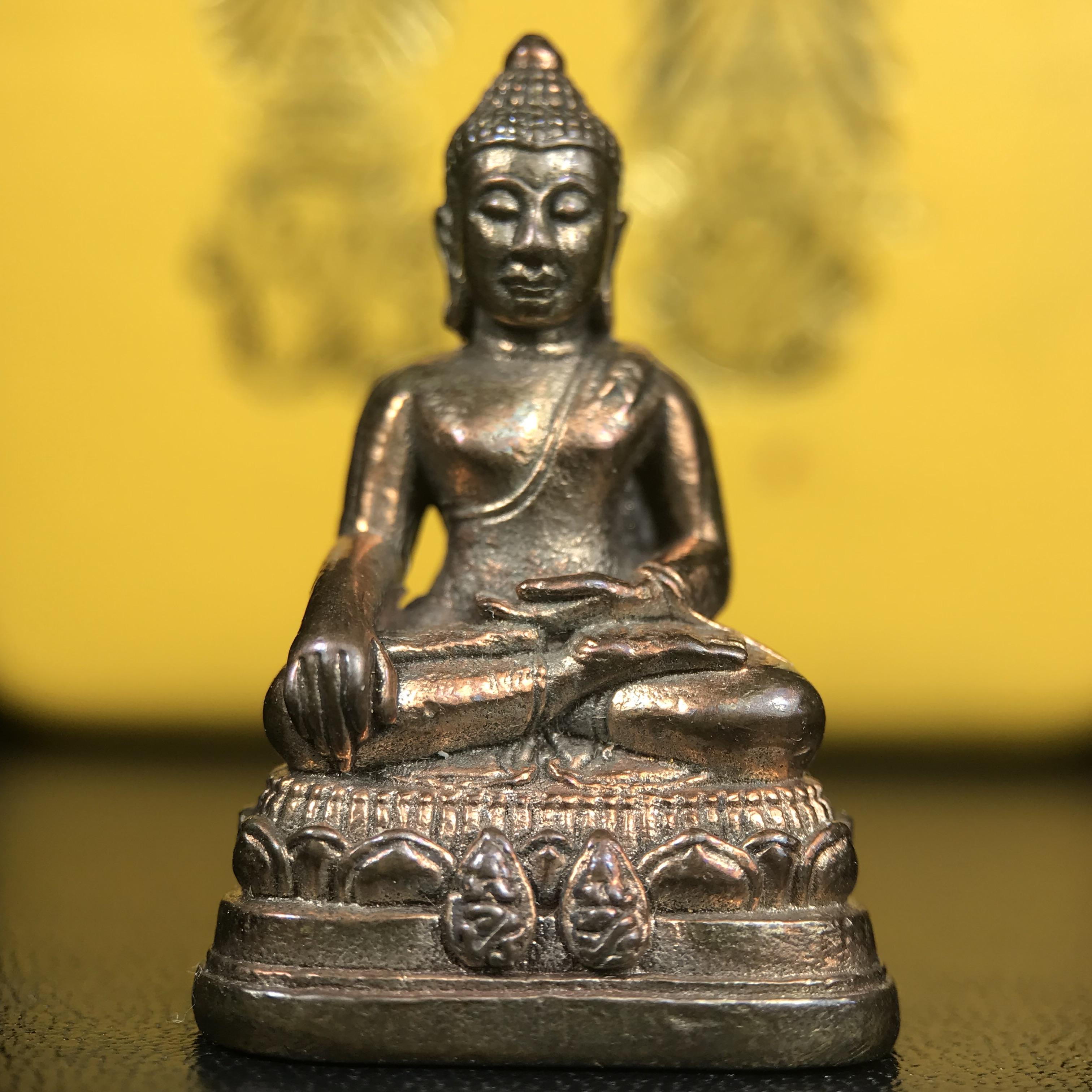 พระกริ่งพระพุทธนรสีห์ จปร.+ภปร. ครบรอบ 100 ปี ธนาคารไทยพาณิชย์ ปี 2550 พระกริ่งเนื้อนวโลหะพิเศษ(หล่อในพิธีเททอง)(หายาก)(พุทธศิลป์งดงาม)ด้านหน้าฐานประดับด้วยตราสัญลักษณ์ "จปร" และ "ภปร" (องค์เทหล่อในพิธีสร้างน้อย หายากมาก)1 ใน 1000 องค์