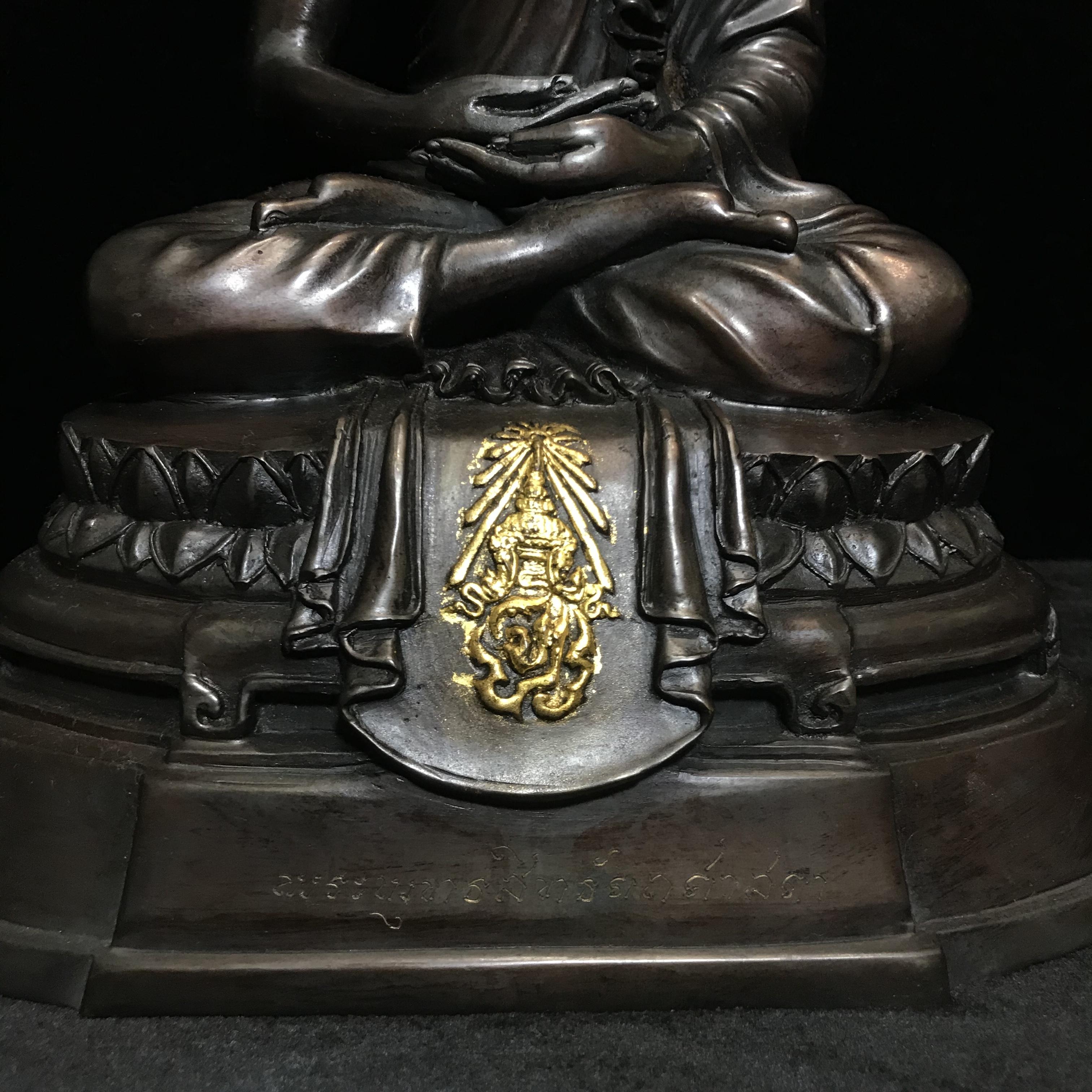 พระพุทธสิทธัตถศาสดา 100 ปี กรมบัญชีกลาง พ.ศ.2533(รุ่นแรก) เนื้อโลหะสำริด รมมันปู หน้าตัก 5.9 นิ้ว (พิธีใหญ่ ศิลป์สวย หายาก)