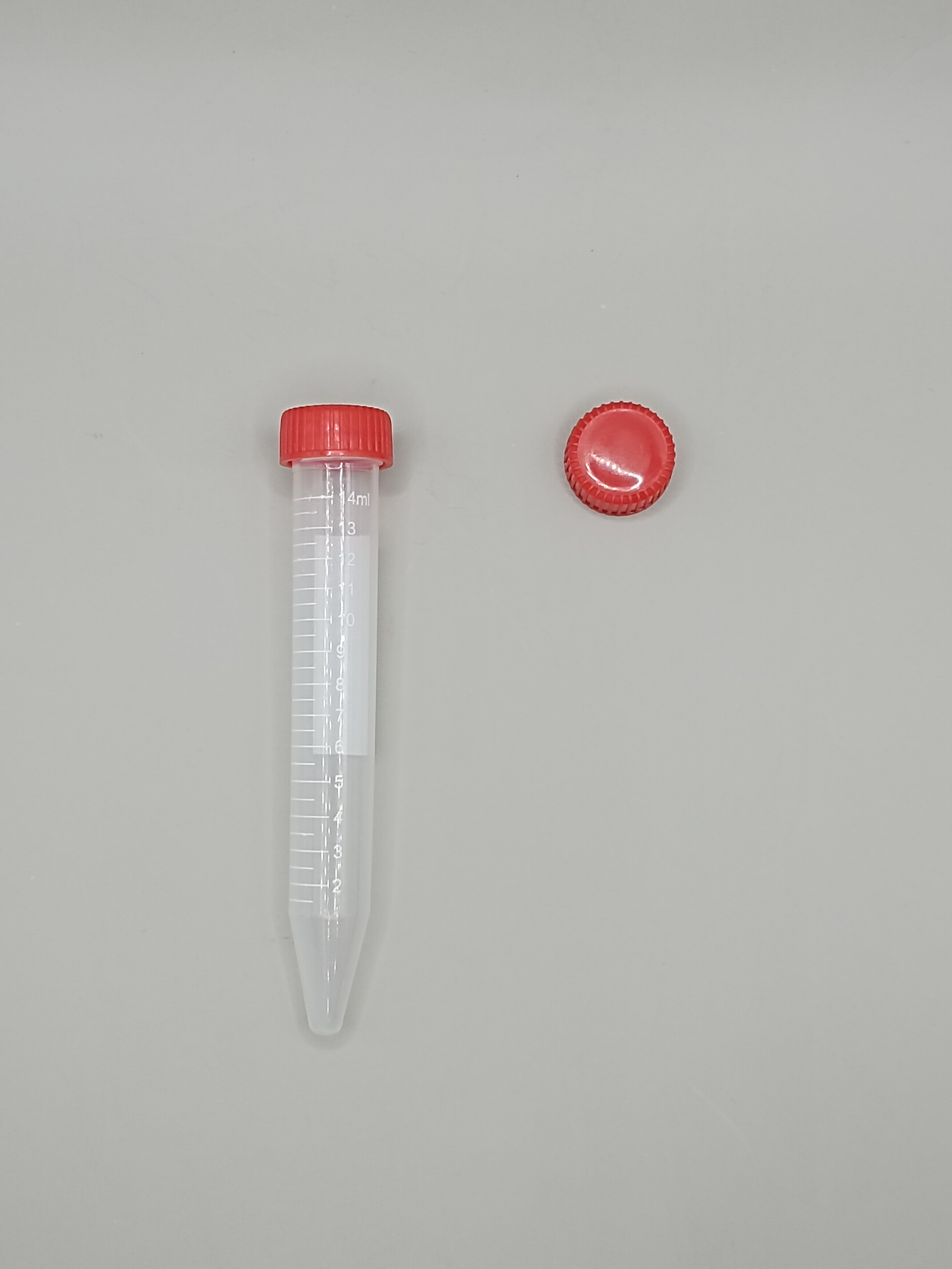 (ราคาขายปลีก/ขายส่ง 2000ชิ้น/กล่อง) 15 ml centrifuge tube Screw Cap ,หลอดใส่ตัวอย่าง หลอดปั่นเหวี่ยง ขนาด 15 มิลลิลิตร : สีแดง