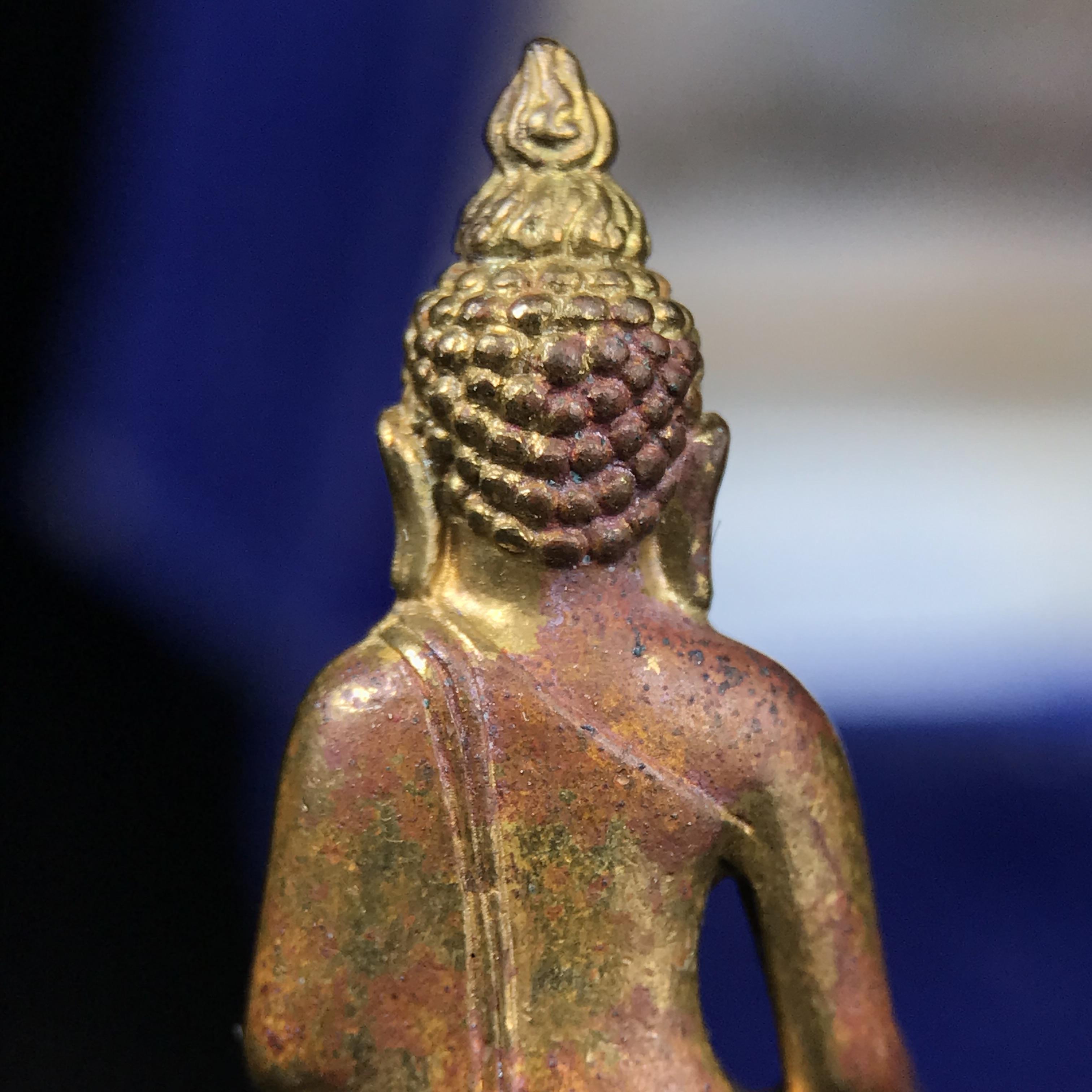 พระกริ่งไพรีพินาศ บรรจุเหล็กไหล ครั้งแรกและครั้งเดียวในประวัติศาสตร์ เฉลิมพระเกียรติ พระบาทสมเด็จพระเจ้าอยู่หัวรัชกาลที่9 พระชนมพรรษา 6 รอบ ปี2542 เนื้อสัมฤทธิ์(บรรจุเหล็กไหล)ดีนอก-ดีใน พิธีใหญ่ มวลสารเด่น (หายาก)***กล่องบรรจุเก่าชำรุดตามรูป***