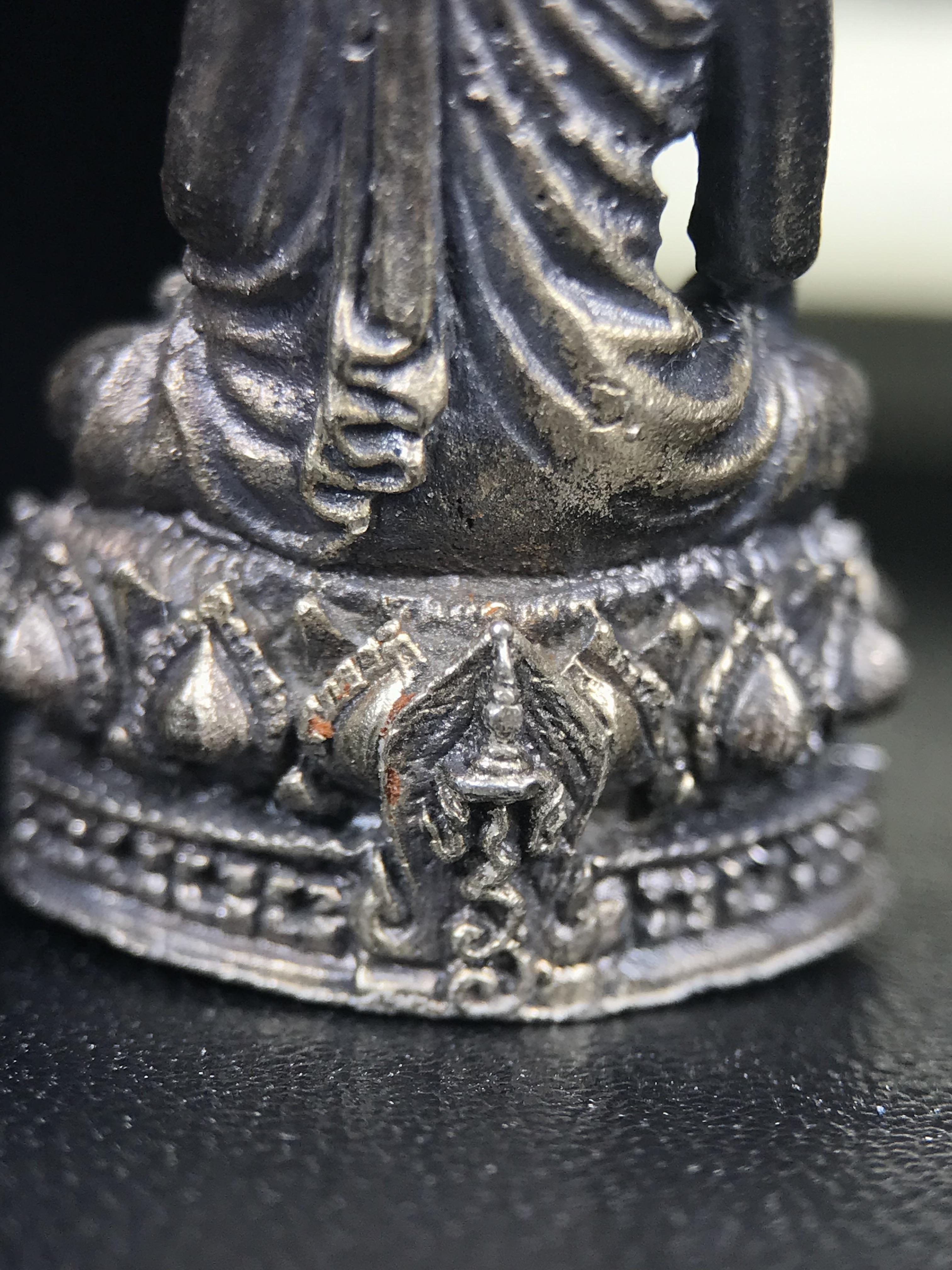 พระกริ่งพรหมรังสี อนุสรณ์ 190 ปี สมเด็จพระพุฒาจารย์ โต วัดอินทรวิหาร ปี2521 เนื้อเงิน(ผิวเดิมเข้มขลัง)พิธีมหาพุทธาภิเษกครั้งยิ่งใหญ่ พิธีสรรพสิทธิชัยไพรีพินาศมหามังคลาภิเษก หมายถึงฤกษ์การปลุกเสกที่เน้นด้านโชคลาภ มีชัยชนะต่อศัตรูการค้า การงาน(รุ่นนี้แนะนำ)