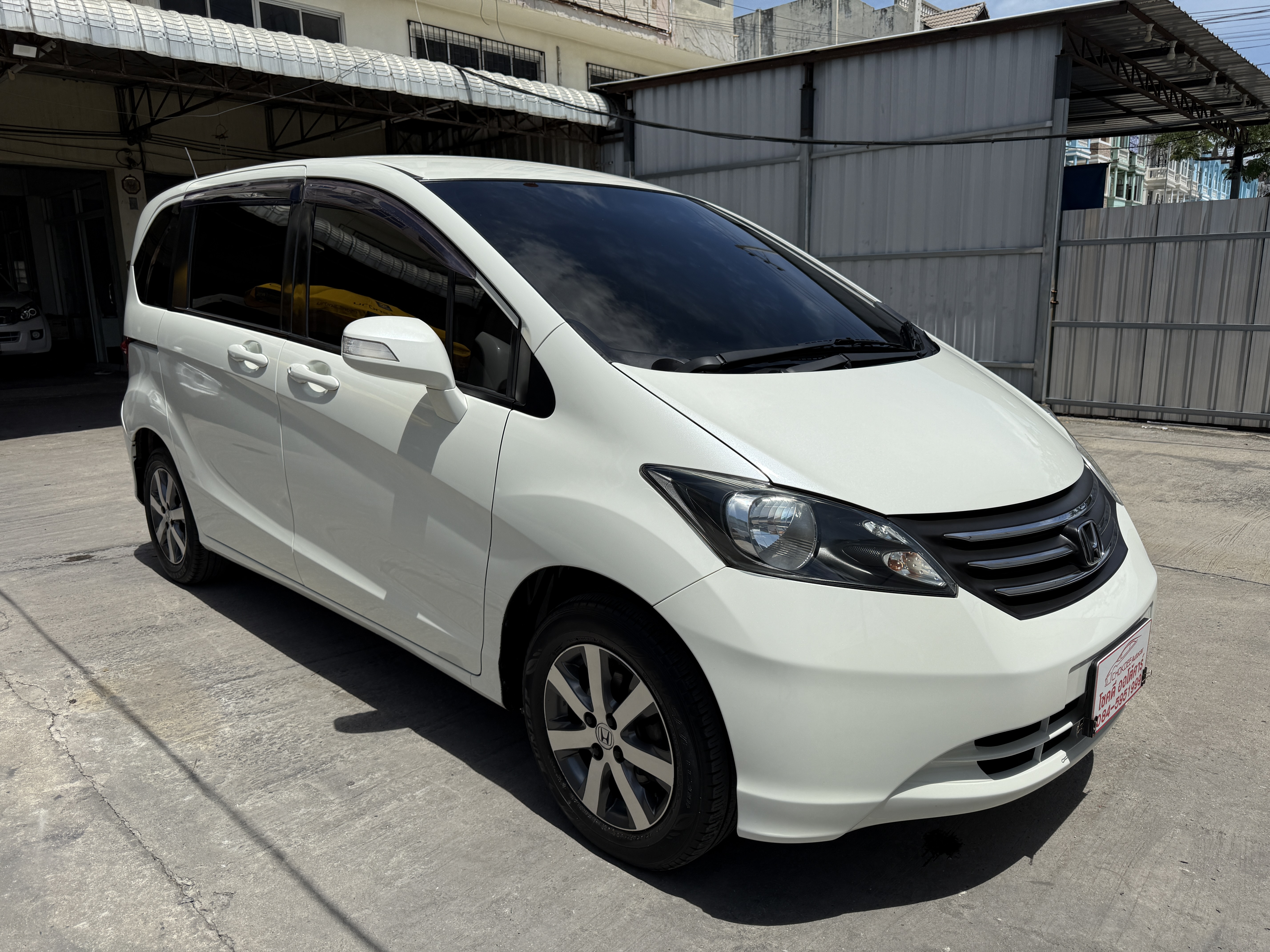 Honda Freed 1.5 E At 2012 ขาวมุก