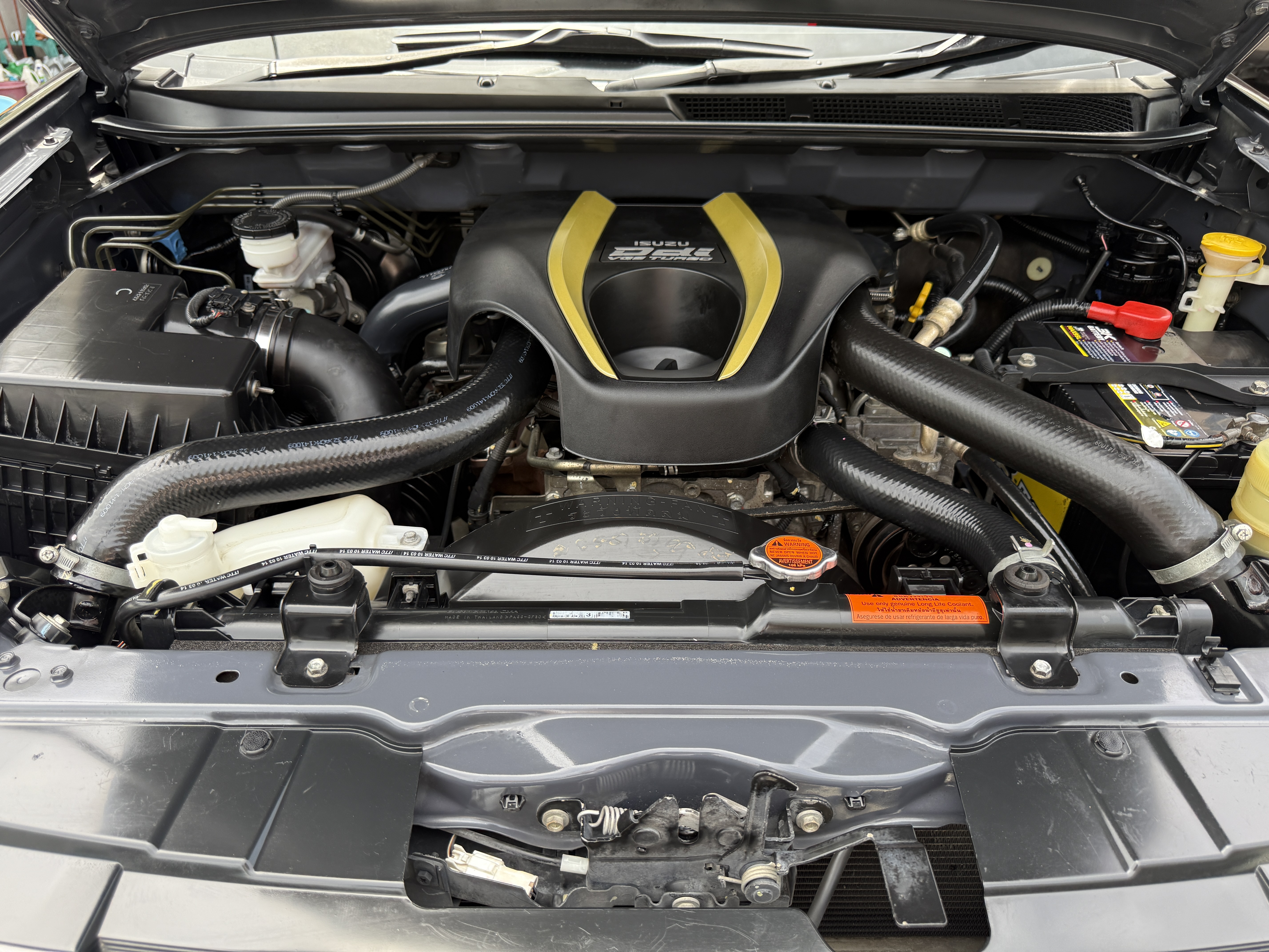 Isuzu Dmax All New 4ประตู Hilander 2.5 Vgs Z Prestige Navi X-Series Push Start At 2015 ดำ