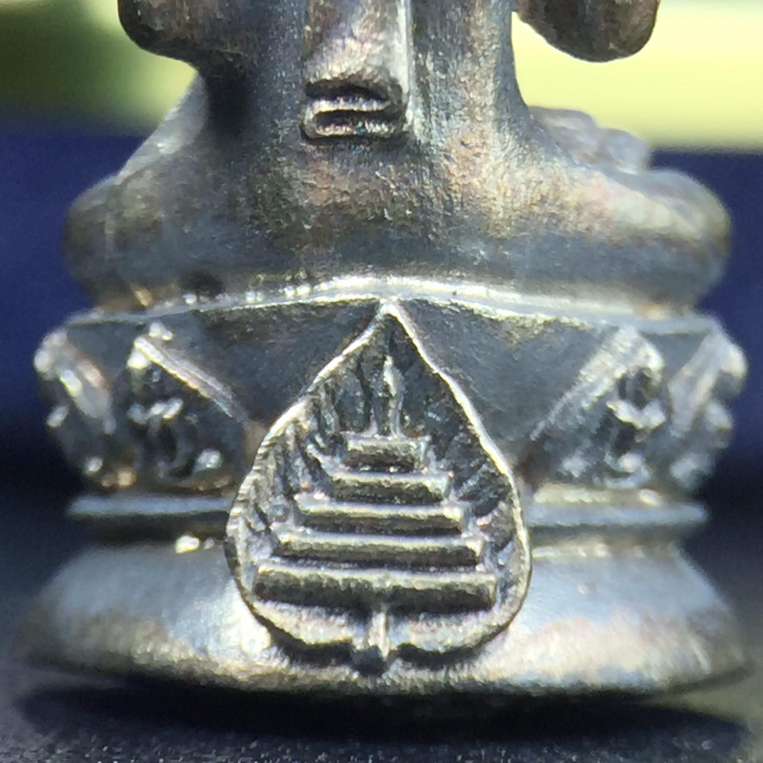 พระกริ่งปรมานุชิตชิโนรส วัดพระเชตุพนวิมลมังคลาราม(วัดโพธิ์) ปี2533 เนื้อเงิน ( ในหลวงรัชกาลที่9เสด็จเททอง)พิธีใหญ่ งดงามด้วยพุทธศิลป์เปี่ยมด้วยพุทธคุณ อีกหนึ่งรุ่นที่แนะนำสะสมบูชา