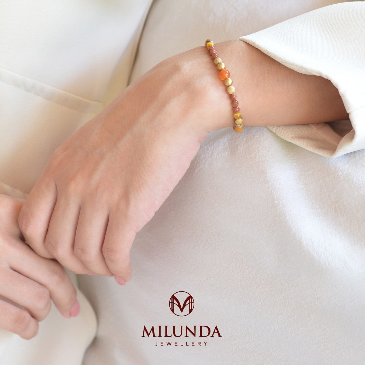 กำไลหินเสริมทรัพย์มั่งคั่ง สำหรับผู้ที่เกิดวันจันทร์มี 2 แบบ