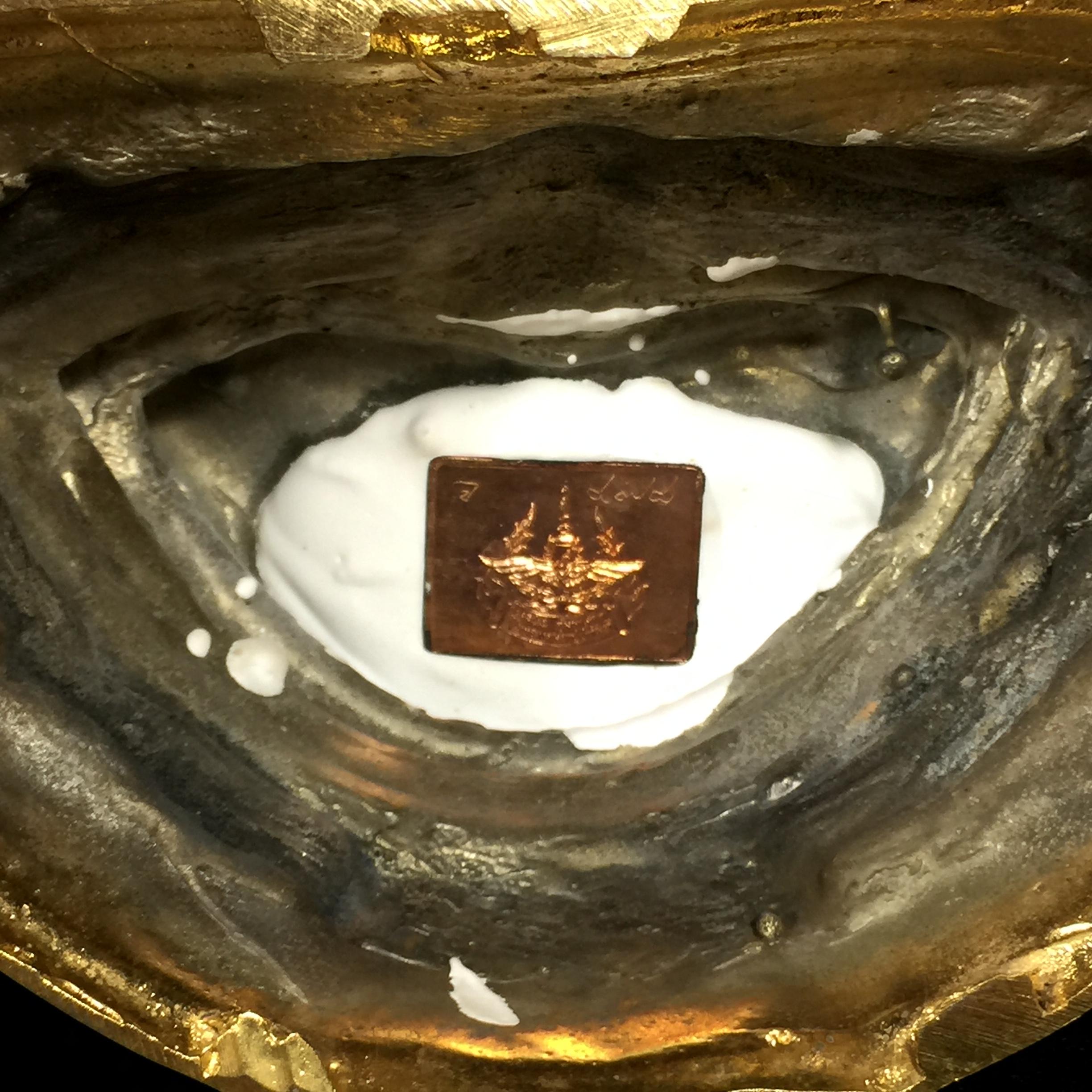 พระบูชาพระพุทธศิรมงคล ภปร. วัตถุมงคลคุ้มเกล้าปี2524 ของมูลนิธิคุ้มเกล้า โรงพยาบาลภูมิพลจัดสร้าง ขนาดหน้าตัก5นิ้ว(ในหลวงรัชกาลที่9 ทรงจุดไฟพระฤกษ์และเททอง พิธีใหญ่)ยอดนิยมหายาก