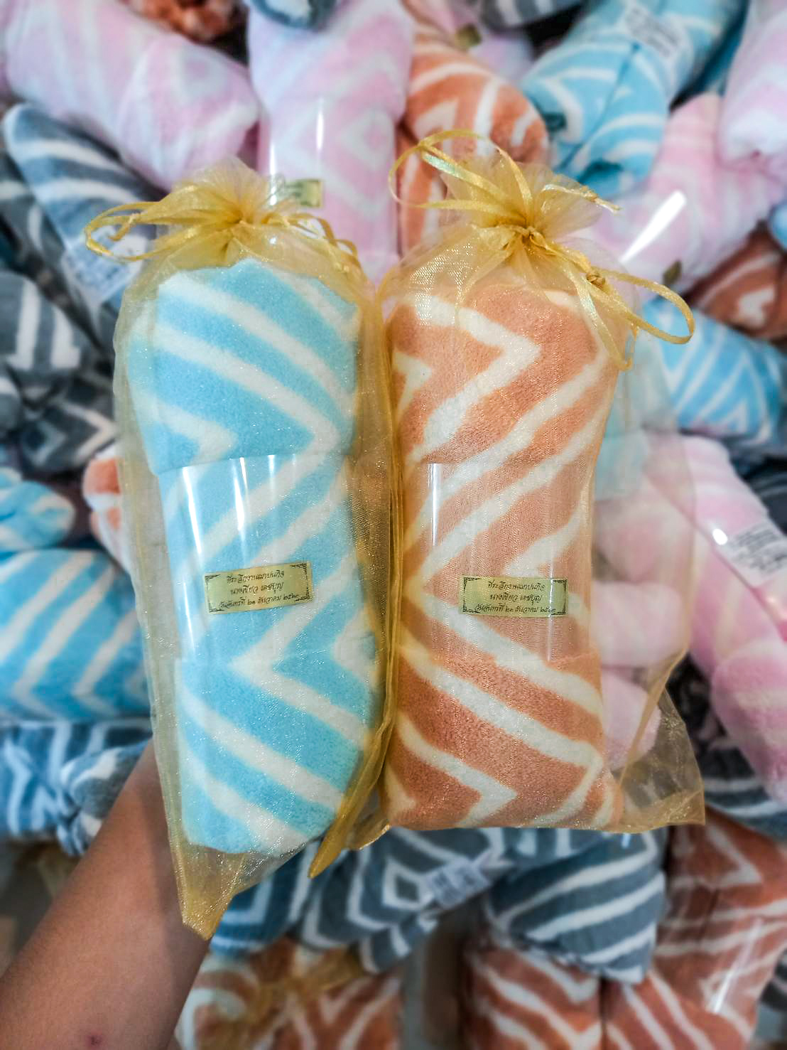 ของชำร่วยงานศพ ผ้าเช็ดผม ขนเป็ด หนานุ่ม ในถุงผ้า