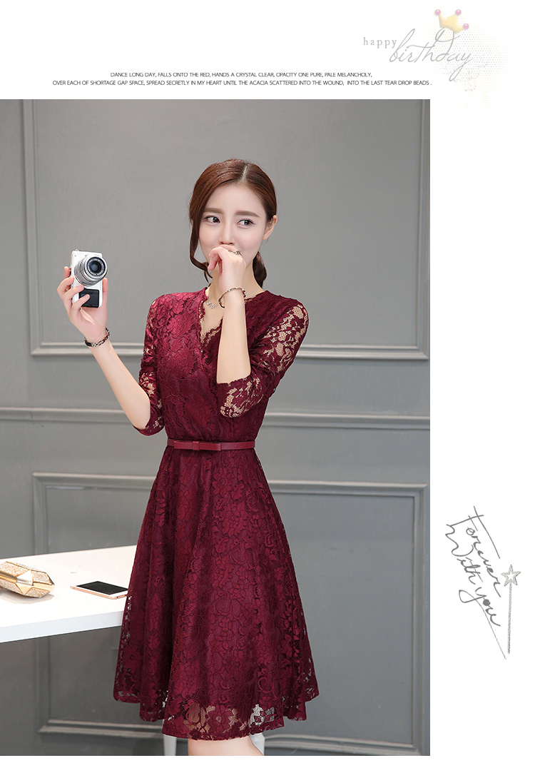ชุดเดรสสั้นผ้าลูกไม้สีแดงเลือดหมู คอวี แขนยาว พร้อมเข็มขัด สวยดูดี