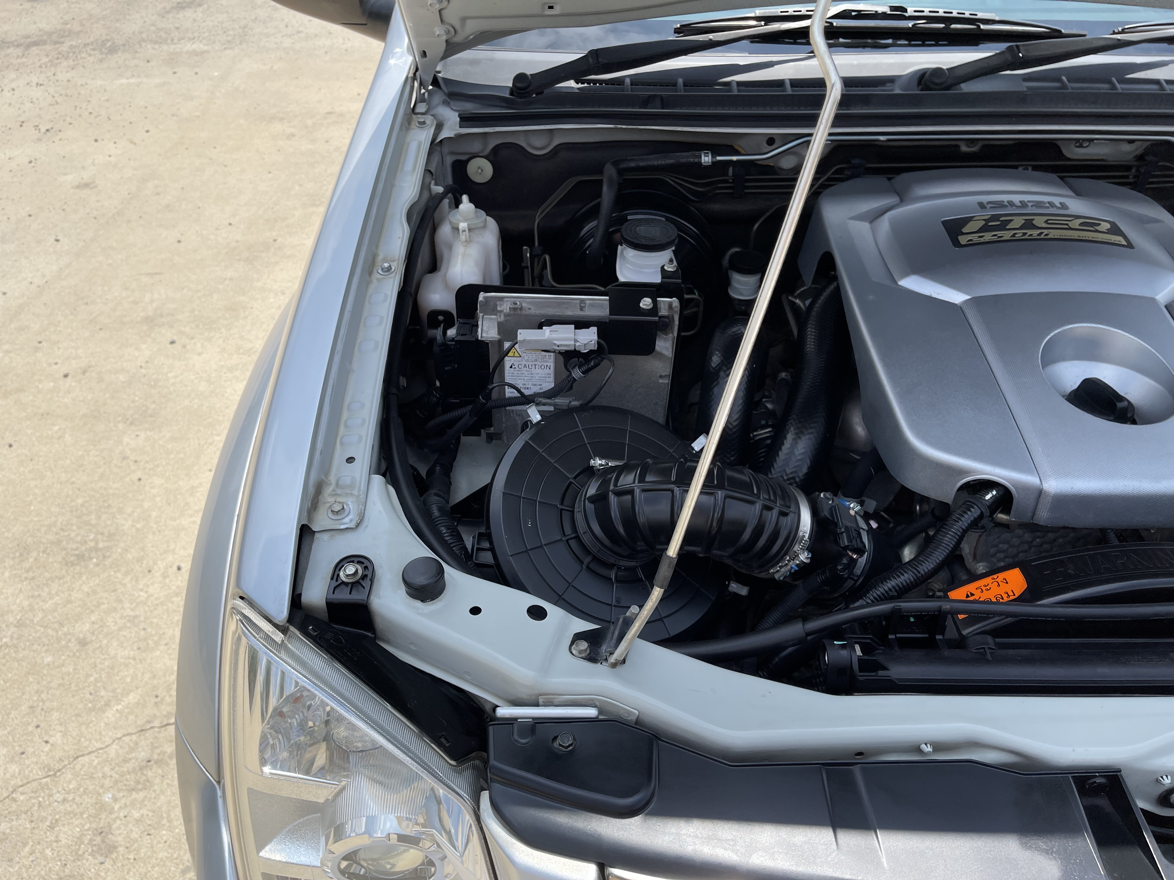 Isuzu Dmax Cab Hilander 2.5 Abs 2010 เงิน