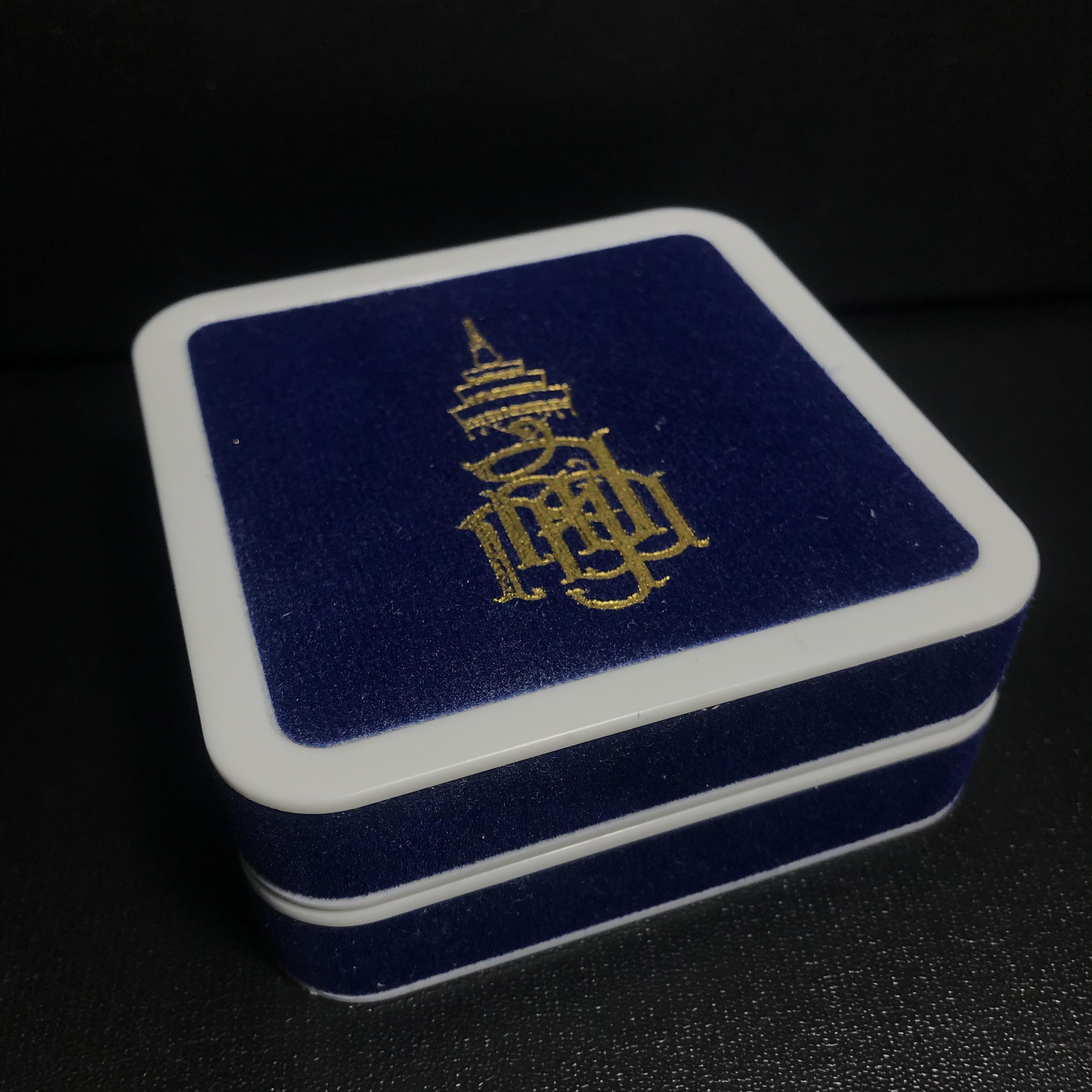 พระกริ่งคชวัตร รุ่น2(ฉลองพระชนมายุ 100 พรรษา)สมเด็จพระญาณสังวร สมเด็จพระสังฆราช วัดบวรนิเวศวิหาร ปี2556 เนื้อทองเหลือง (1ใน3999องค์) (บรรจุเส้นพระเกศา)