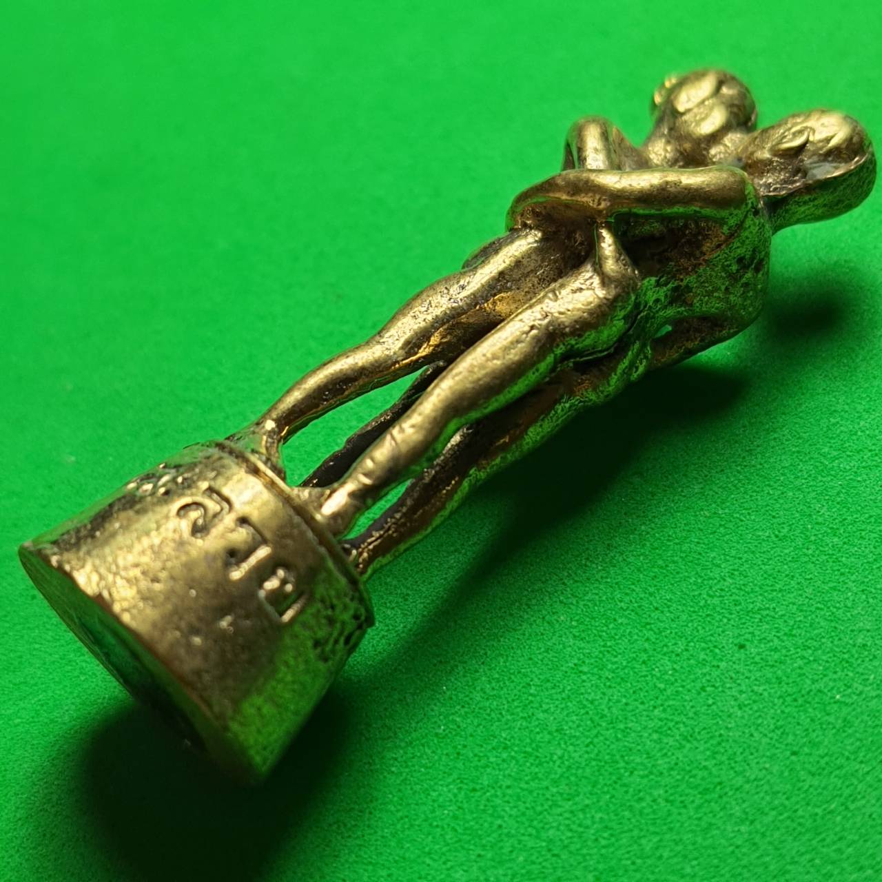 ของเสน่ห์ อิ่นยืนกอดกัน อิ่นคู่รัก อิ่นคู่ อิ่นแท้ อิ่นรัก อิ่น