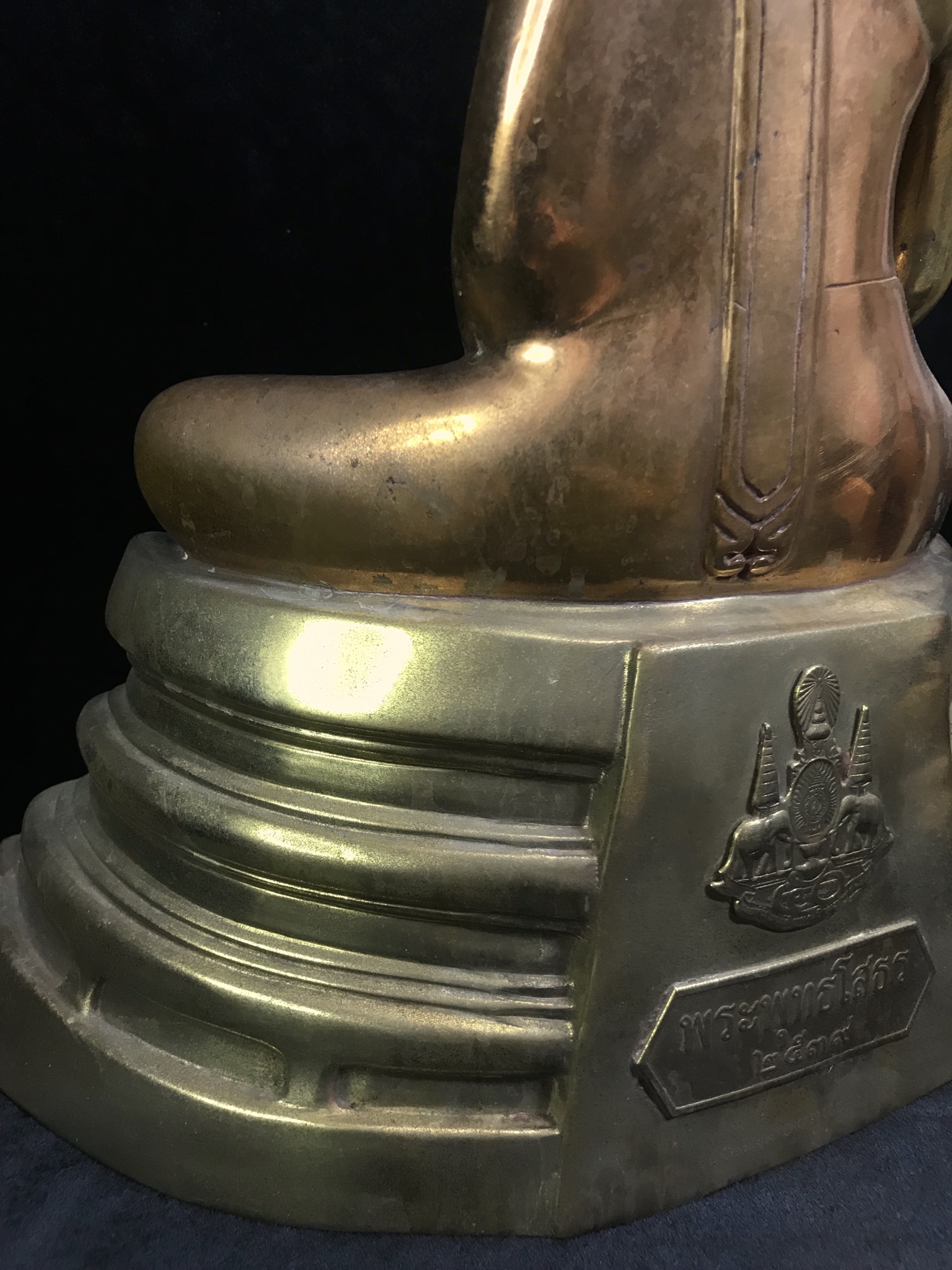 พระบูชาพระพุทธโสธร ภปร. รุ่นย้อนยุค ปี2539 กาญจนาภิเษกครองราชสมบัติครบ 50ปี หน้าตัก9นิ้ว เนื้อสามกษัตริย์ หมายเลข01344