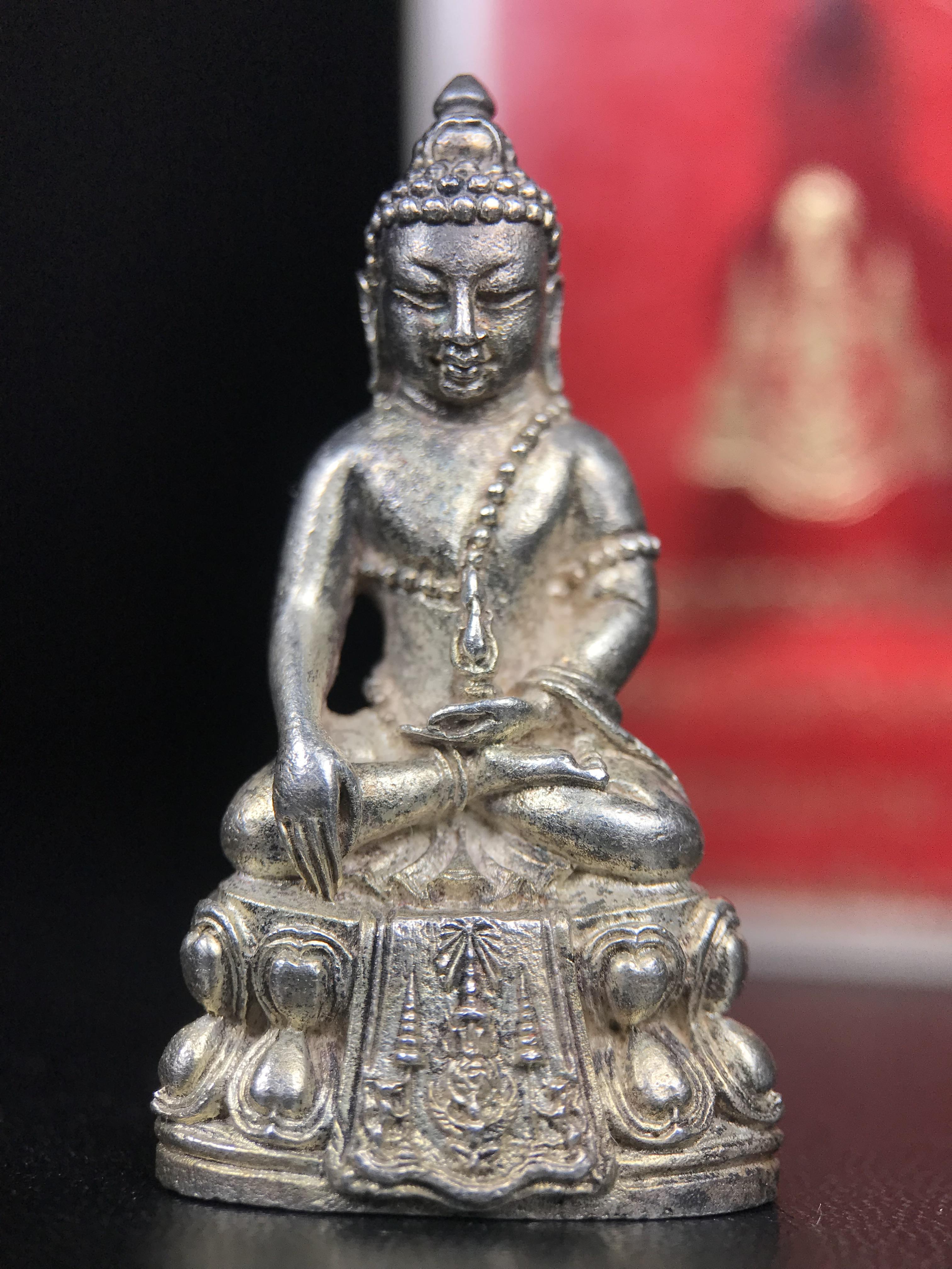 พระกริ่งปรมาภรณ์พุทธปัญญา(พระกริ่งศรีนคร 2) จัดสร้างเนื่องในมหามงคลสมัยเฉลิมพระชมน์พรรษา 5 รอบ องค์พระบาทสมเด็จพระเจ้าอยู่หัวรัชกาลที่9 ปี 2530 เนื้อเงิน (ออกแบบโดยนายช่างเกษม มงคลเจริญ มีพระอาจารย์ไสว วัดราชนัดดา กรุงเทพ เป็นเจ้าพิธีครั้งสุดท้าย)