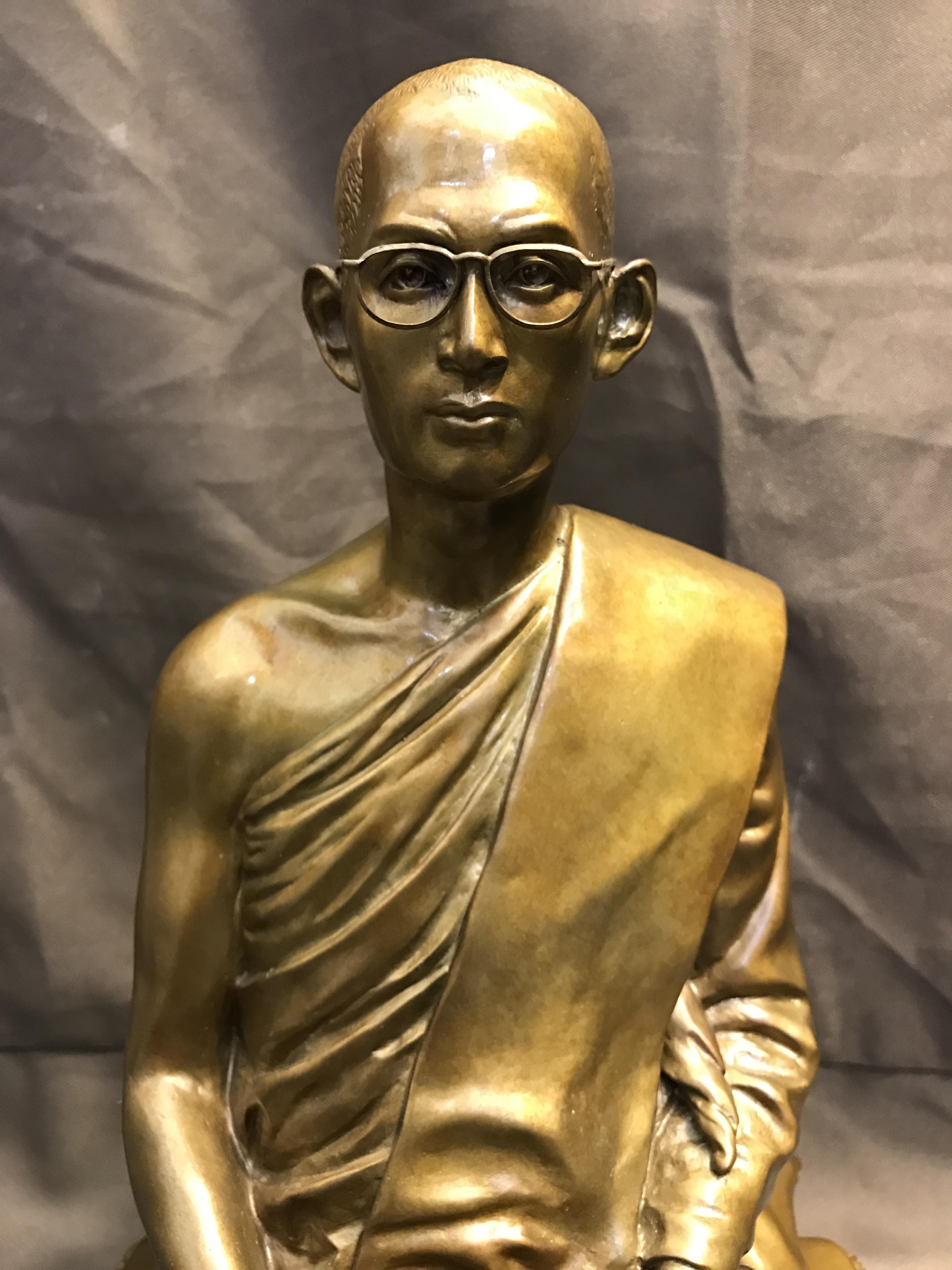 พระบรมรูปพระบาทสมเด็จพระเจ้าอยู่หัวรัชกาลที่9 ทรงผนวช(หน้าตัก9นิ้ว) เนื่องในโอกาสมหามงคลเฉลิมพระชนมพรรษา 7 รอบ 84 พรรษา 5 ธันวาคม 2554