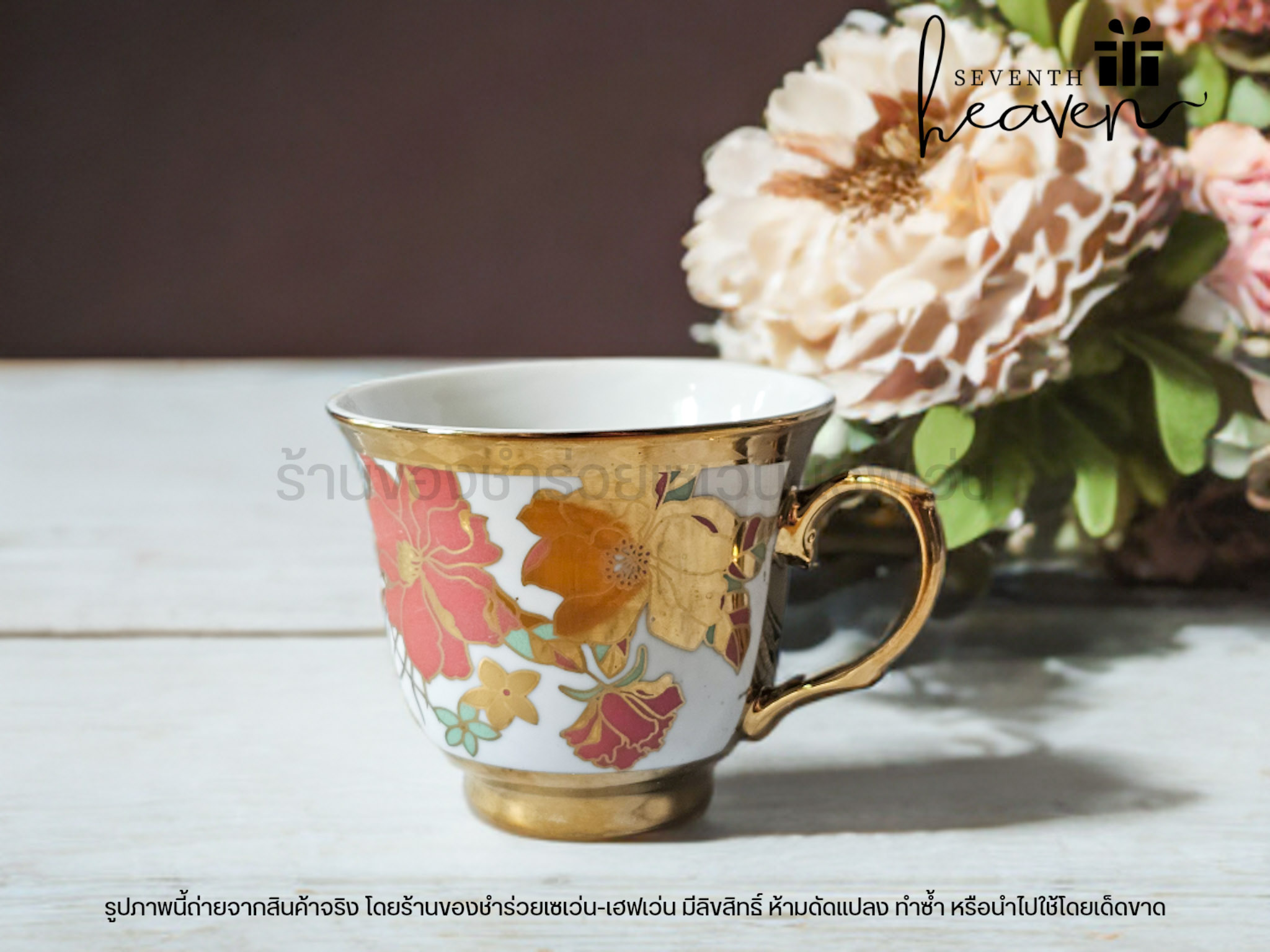 ของชำร่วยงานศพ แก้วกาแฟลายทอง ใส่กล่องมีหูหิ้วสีเทา ริบบิ้นด้านบนสีดำ