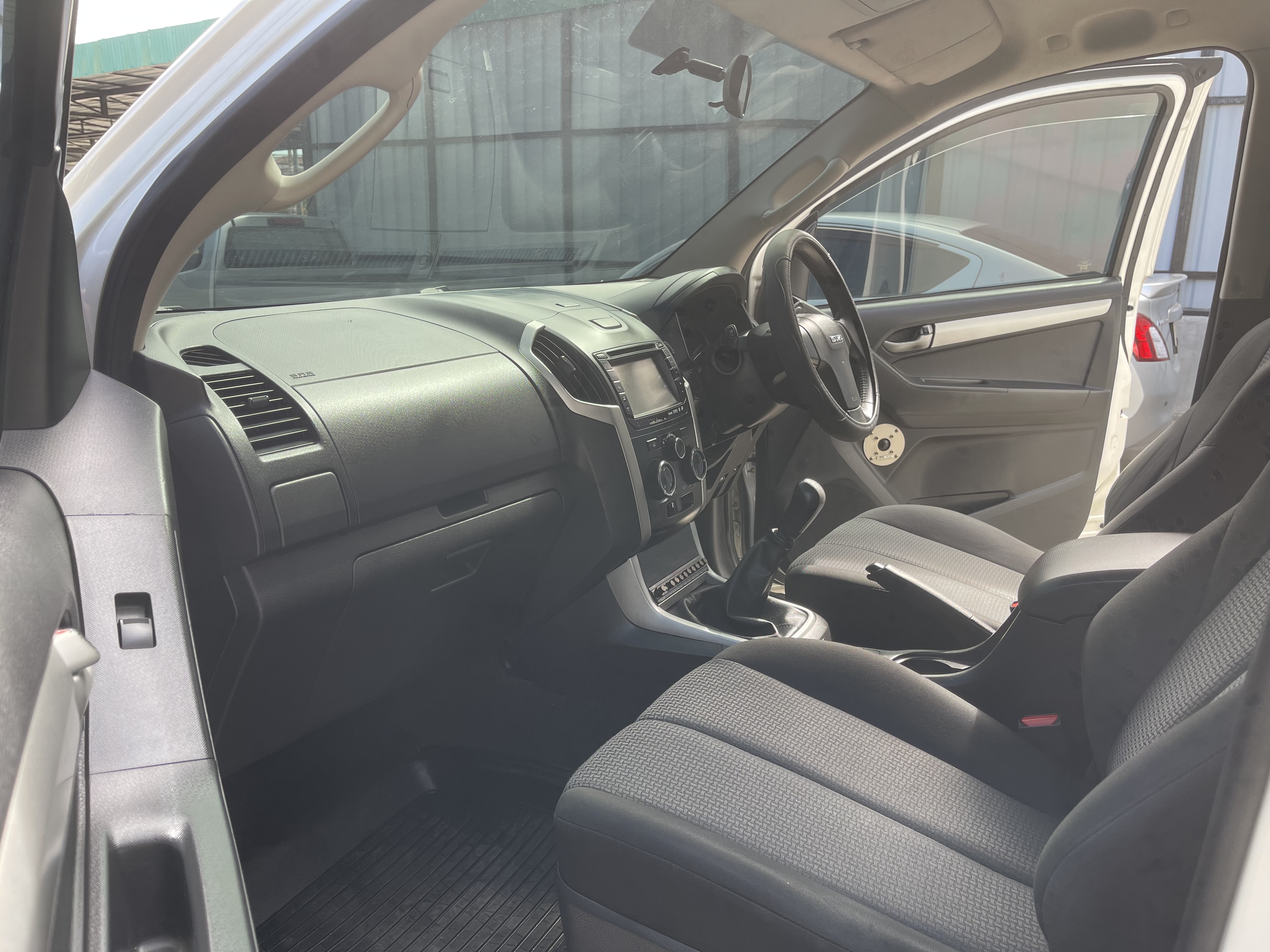 Isuzu Dmax All New 4ประตู Hilander 2.5 Vgs Z Dvd 2015 ขาวมุก