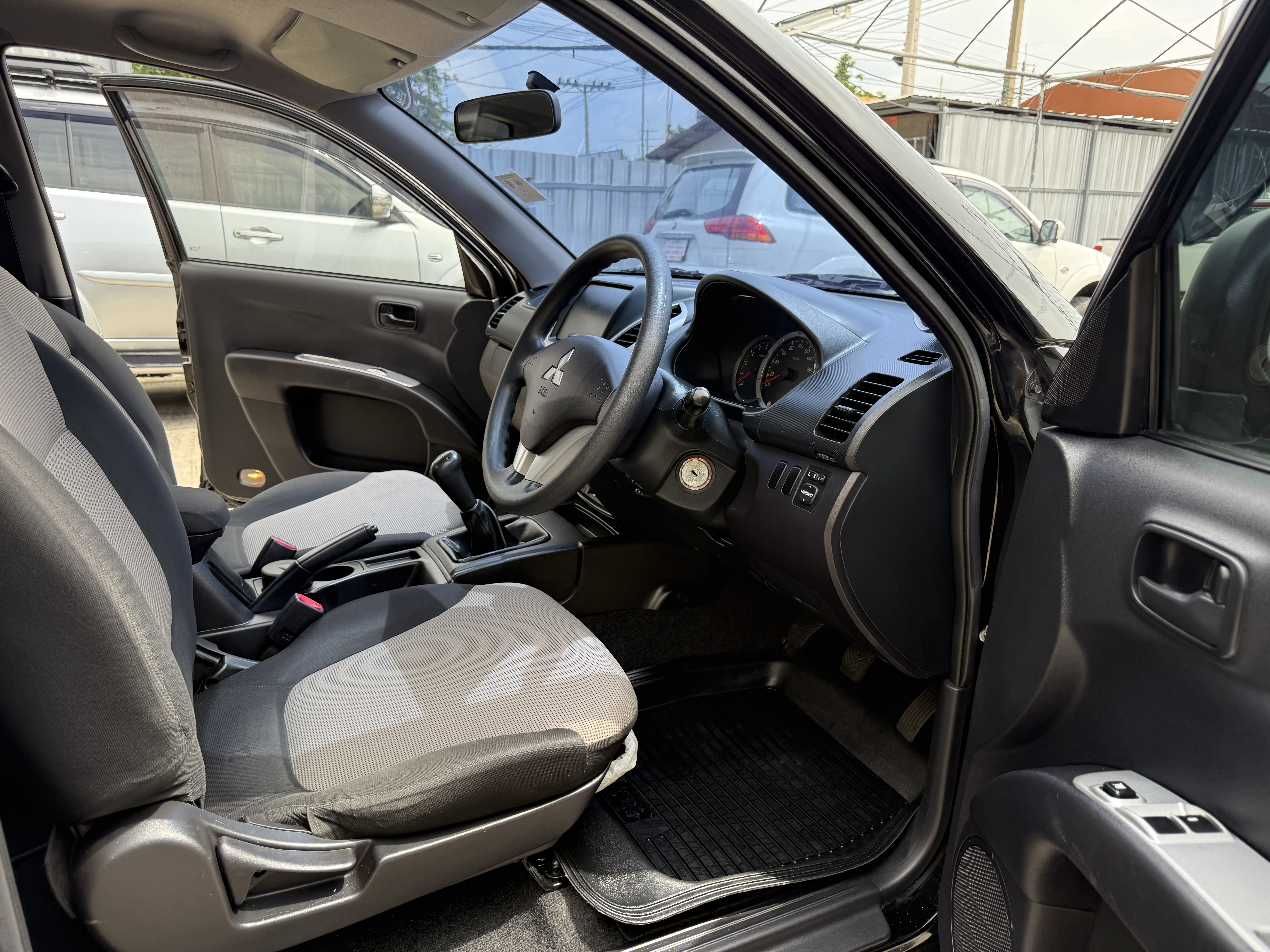 Mitsubishi Triton Cab 2.5 GLX 2015 ดำ