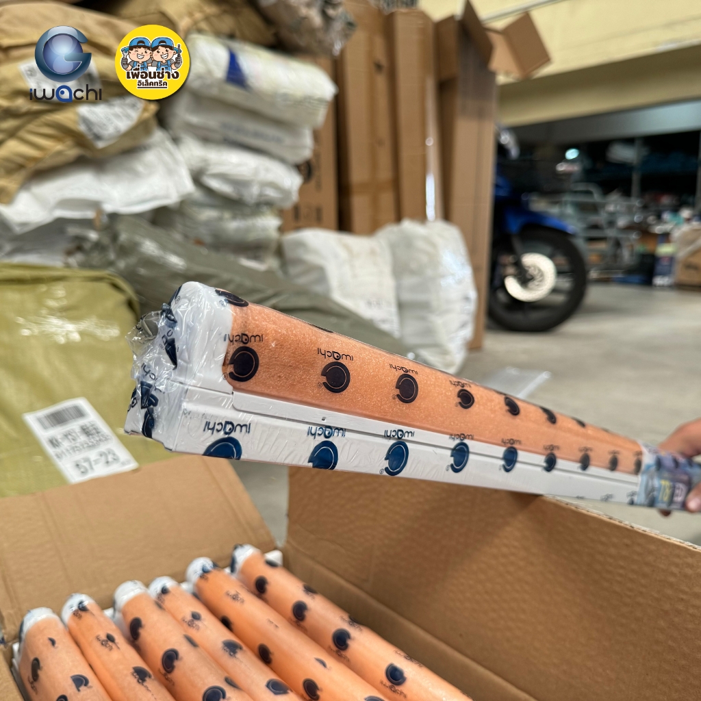 **หลอดพร้อมราง** IWACHI ยกลัง ชุดหลอดพร้อมราง T8 40W ยกลัง 20 หลอด รุ่น TUBE LED ไฟเข้า 2 ทาง เซ็ทขาสปริง