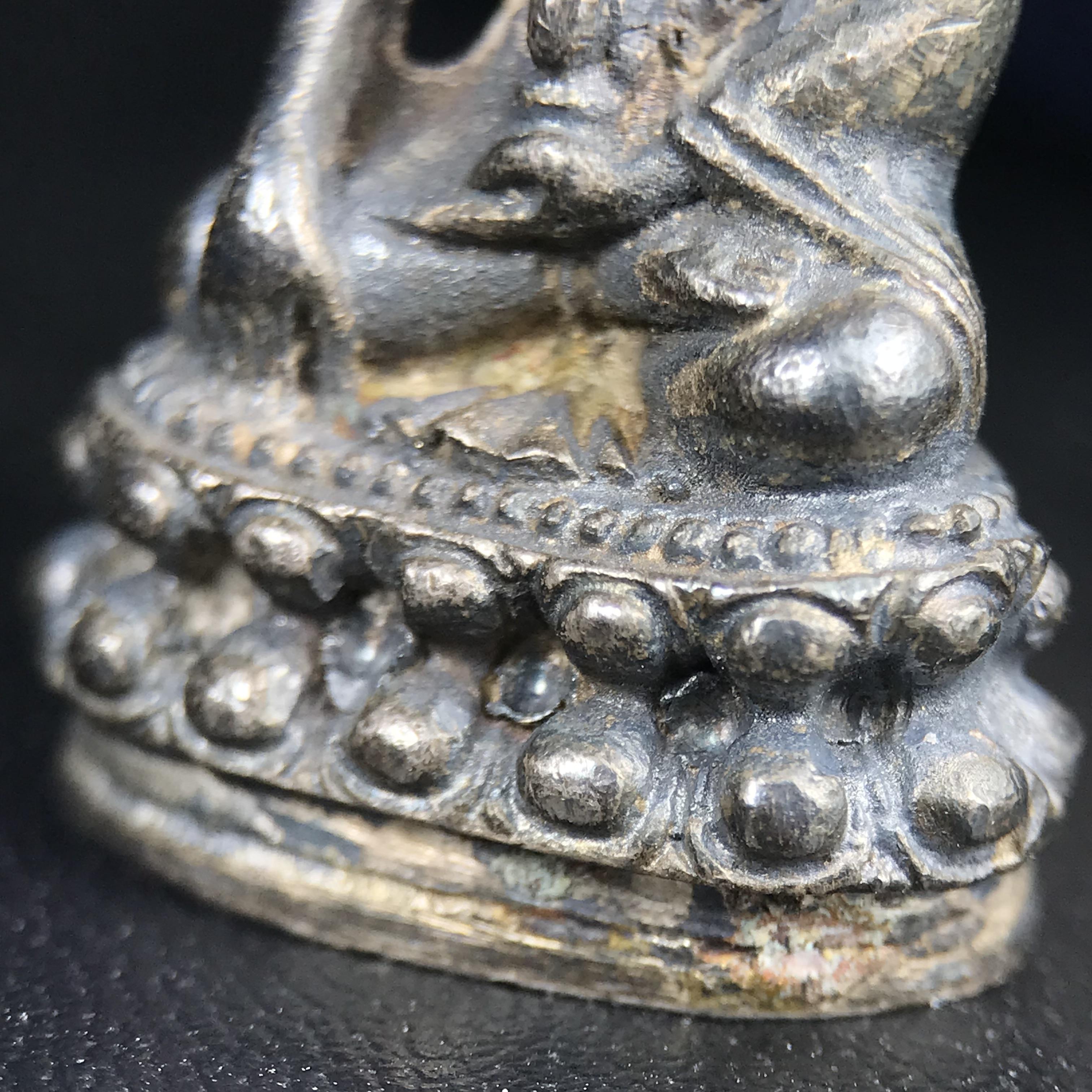 พระกริ่งศาสดา ภปร. วัดบวรนิเวศวิหาร ปี 2532 จัดสร้างในโอกาสสองทศวรรษรามาธิบดี เพื่อศูนย์การแพทย์สิริกิติ์ เนื้อเงิน(ผิวเดิมกลับดำสวยงาม) (พิธีใหญ่ มวลสารมงคล สวยงามเข้มขลัง)สมเด็จพระญาณสังวร สมเด็จพระสังฆราชฯเสด็จเททอง