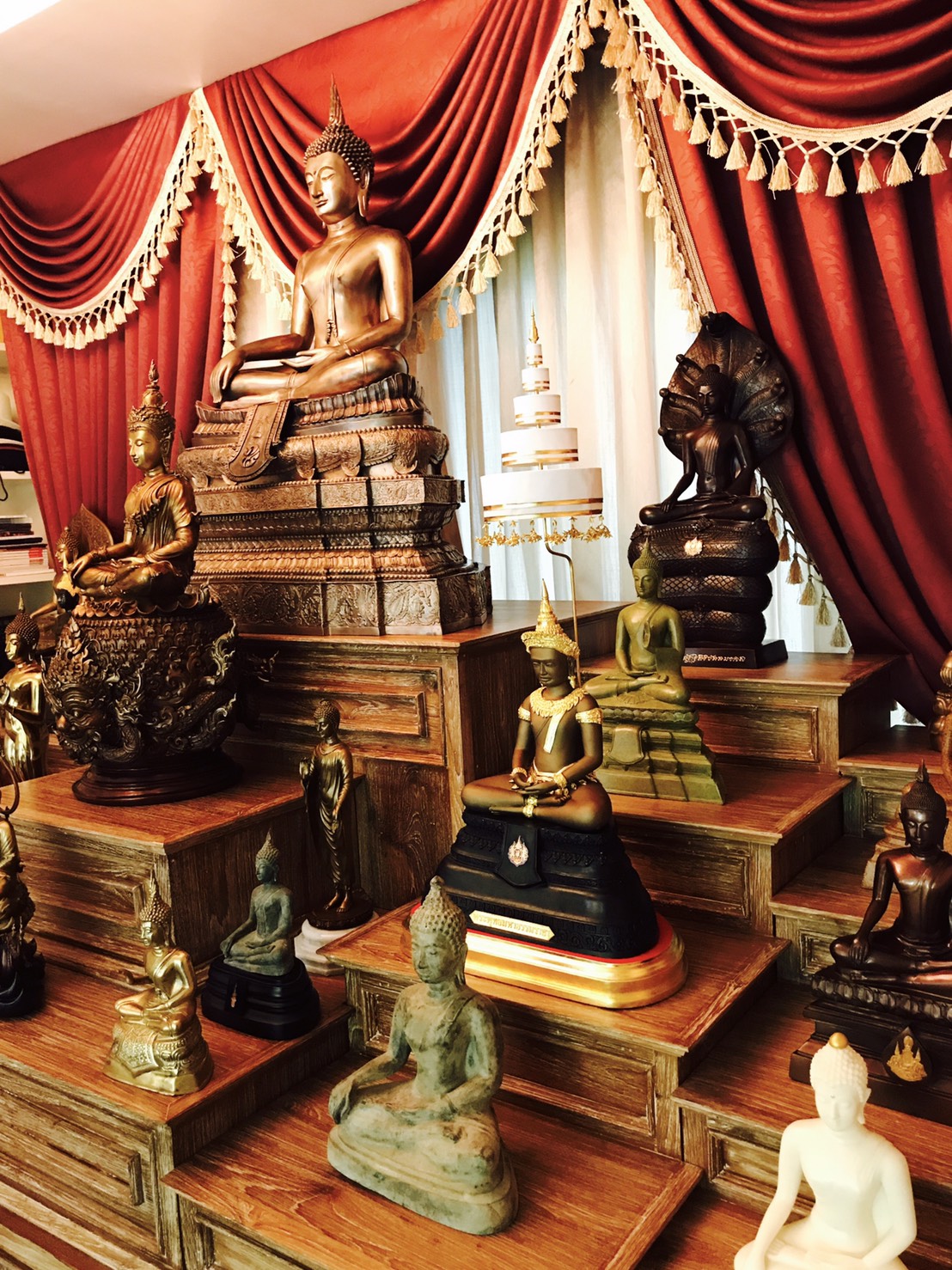 โต๊ะหมู่บูชาขนาดใหญ่ไม้สักแท้ รุ่น ประทานพร