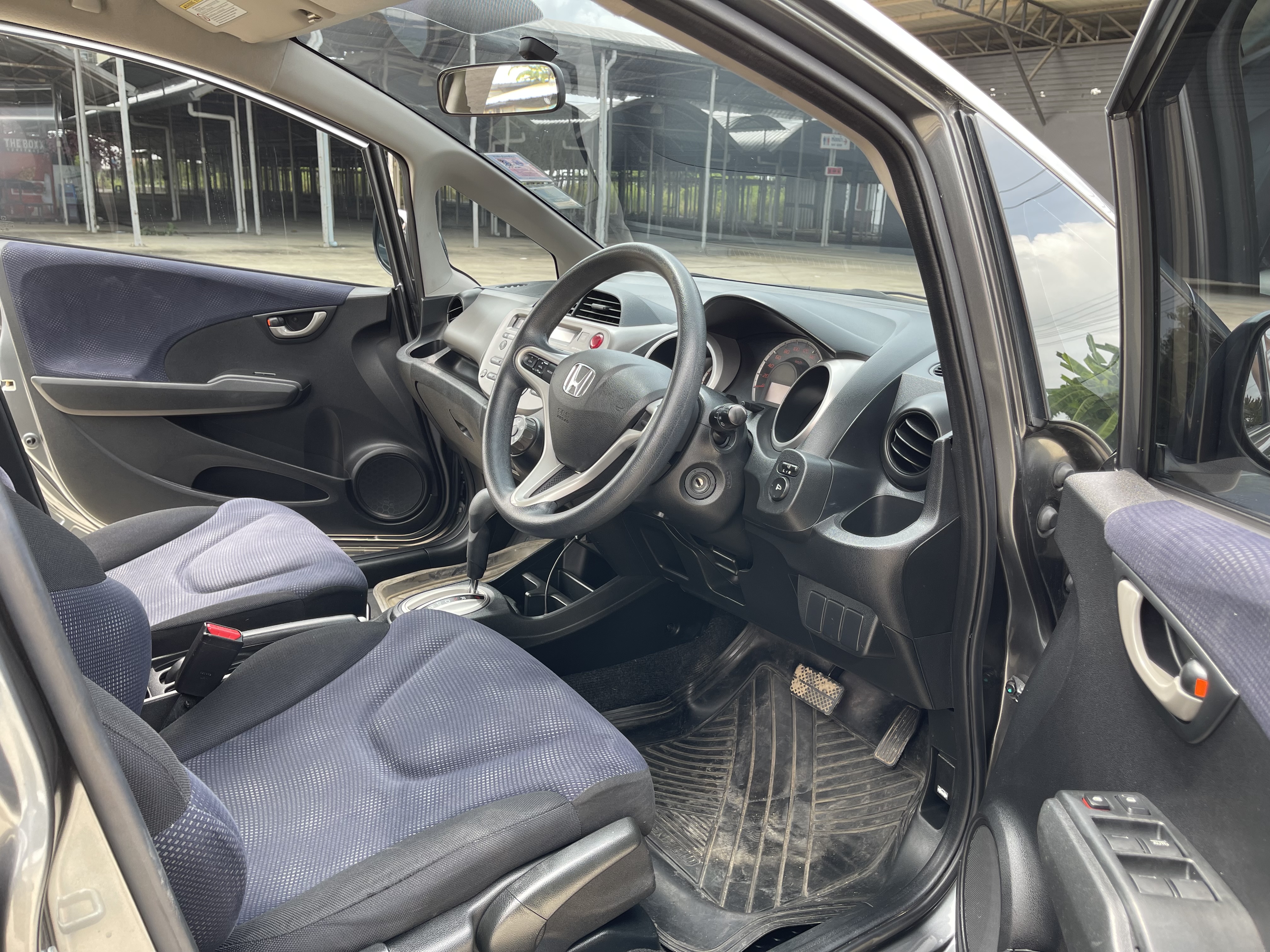 Honda Jazz 1.5 V At 2014 เทา