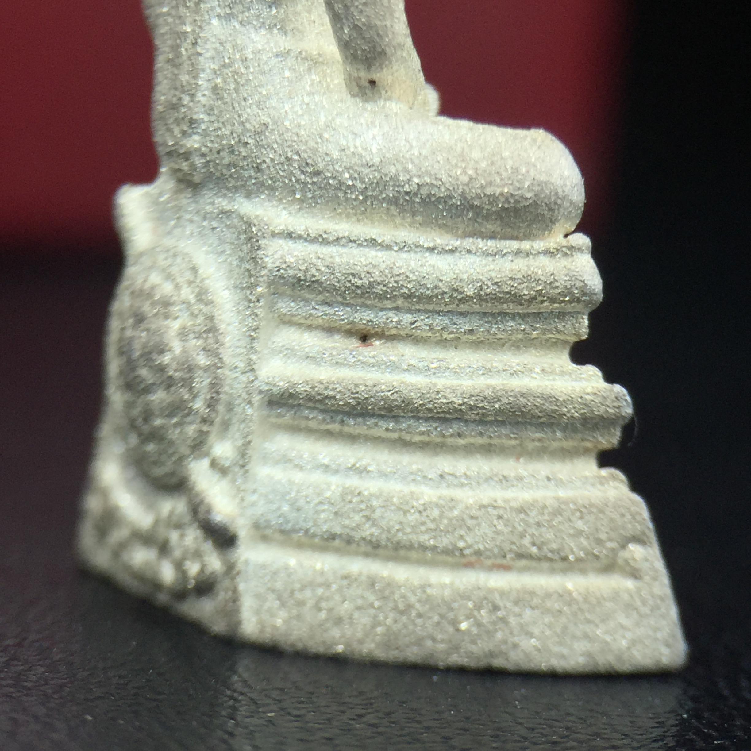 พระพุทธโสธร รุ่นประวติศาสตร์ 80 ปี กรมตำรวจ ปี 2538 เนื้อเงินประกายเพชร(เงินพ่นทราย)พิมพ์ใหญ่ 3.2 ซม. พร้อมกล่องบรรจุเดิม(พระดีพิธีใหญ่ รุ่นยอดนิยม)