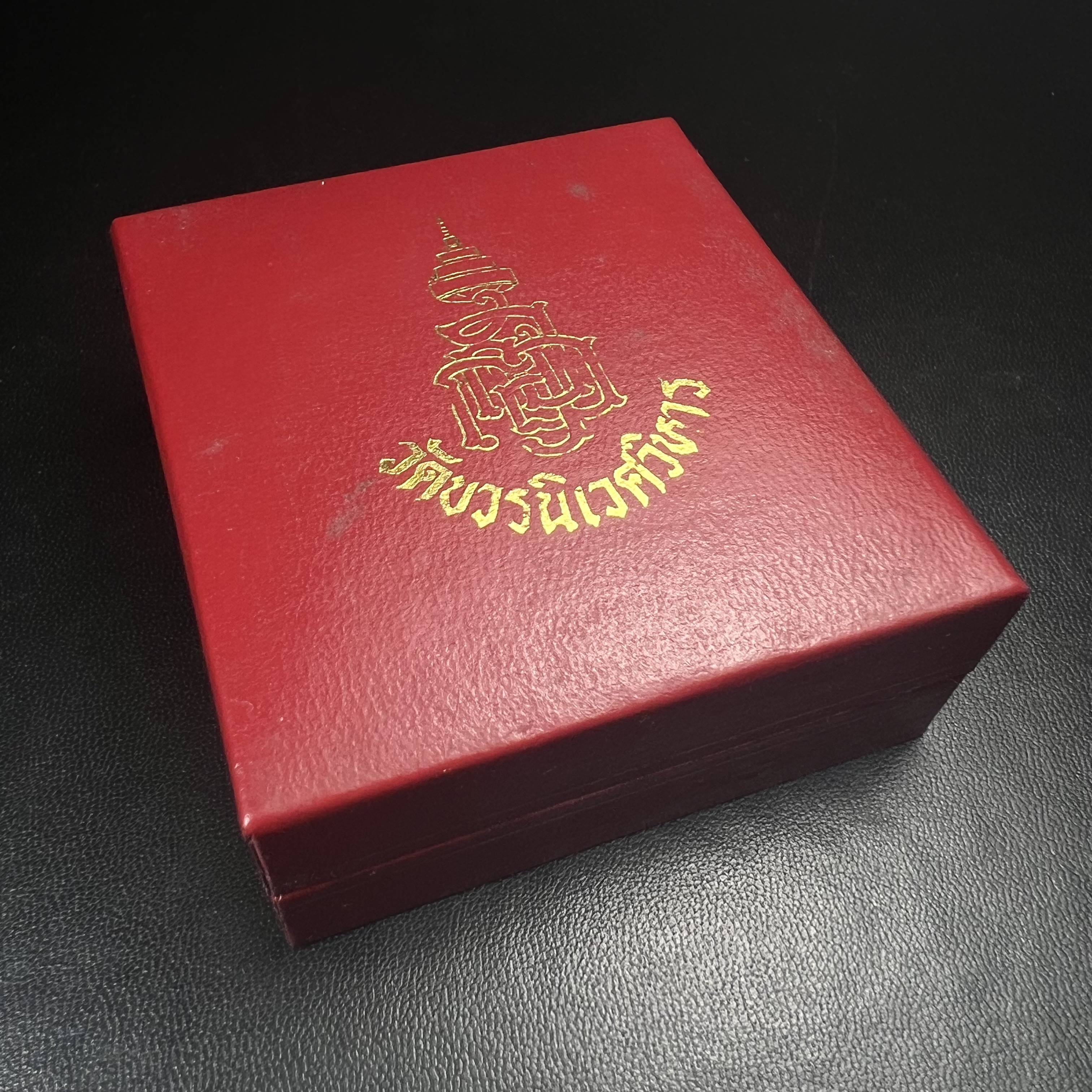 พระอวโลกิเตศวร (เจ้าแม่กวนอิม) วัดบวรนิเวศวิหาร ปี 2538 เนื้อเงินพ่นทราย อุดผงจิตรลดา เกศาสมเด็จพระสังฆราช วัดบวรนิเวศวิหาร(พบเจอน้อยหายาก)