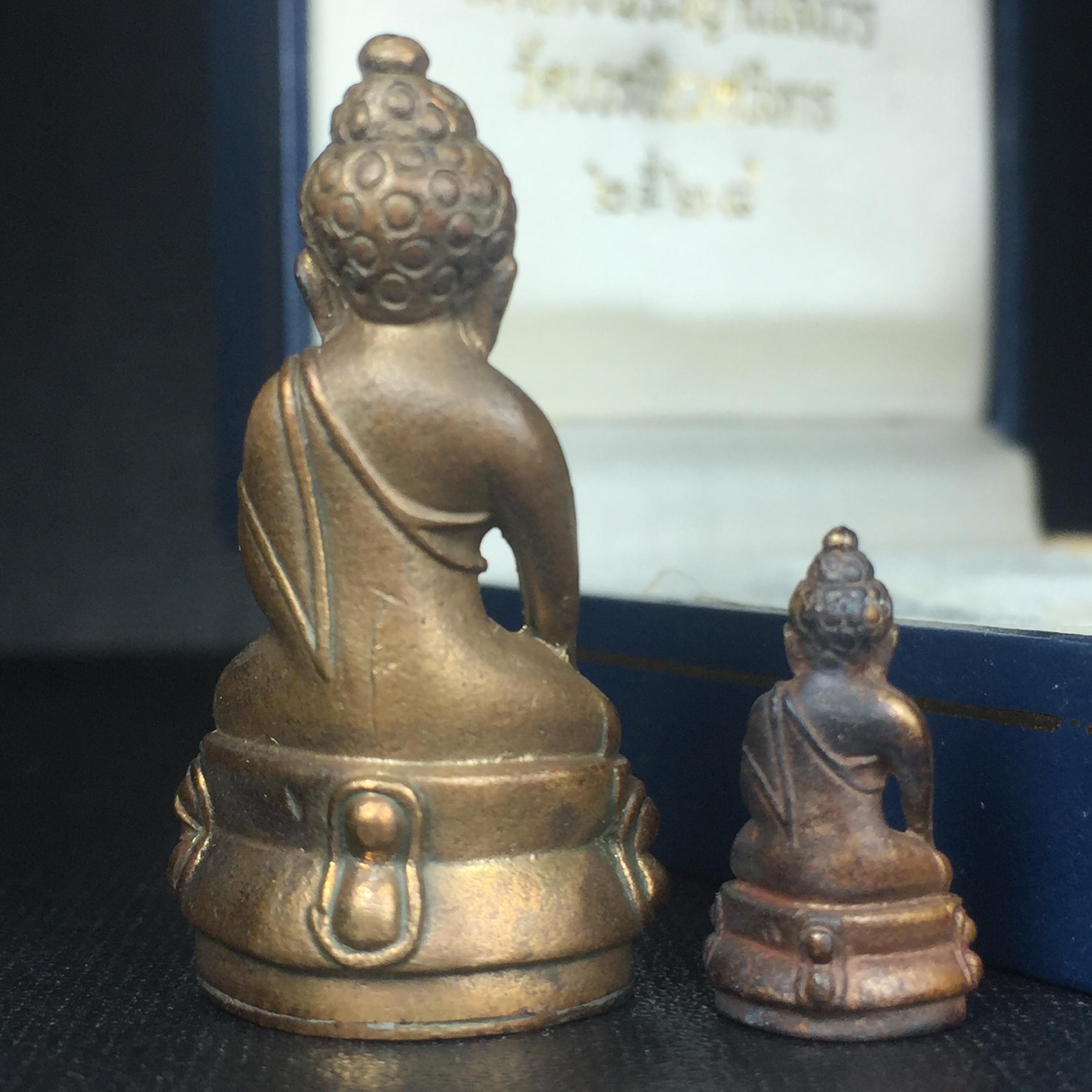 พระกริ่ง-พระชัยวัฒน์ รุ่นศิริสมบัติ อายุสมมงคล 72ปี สมเด็จพระญาณสังวร วัดบวรนิเวศวิหาร ปี 2528 เนื้อสัมฤทธิ์โลหะผสม(ตอกโค๊ด) (สุดยอดชนวนมาลสารรุ่นยอดนิยมที่นำมาจัดสร้าง)พร้อมกล่องบรรจุเดิมครบ รุ่นนี้สร้างน้อย หายาก สภาพสวยมาก