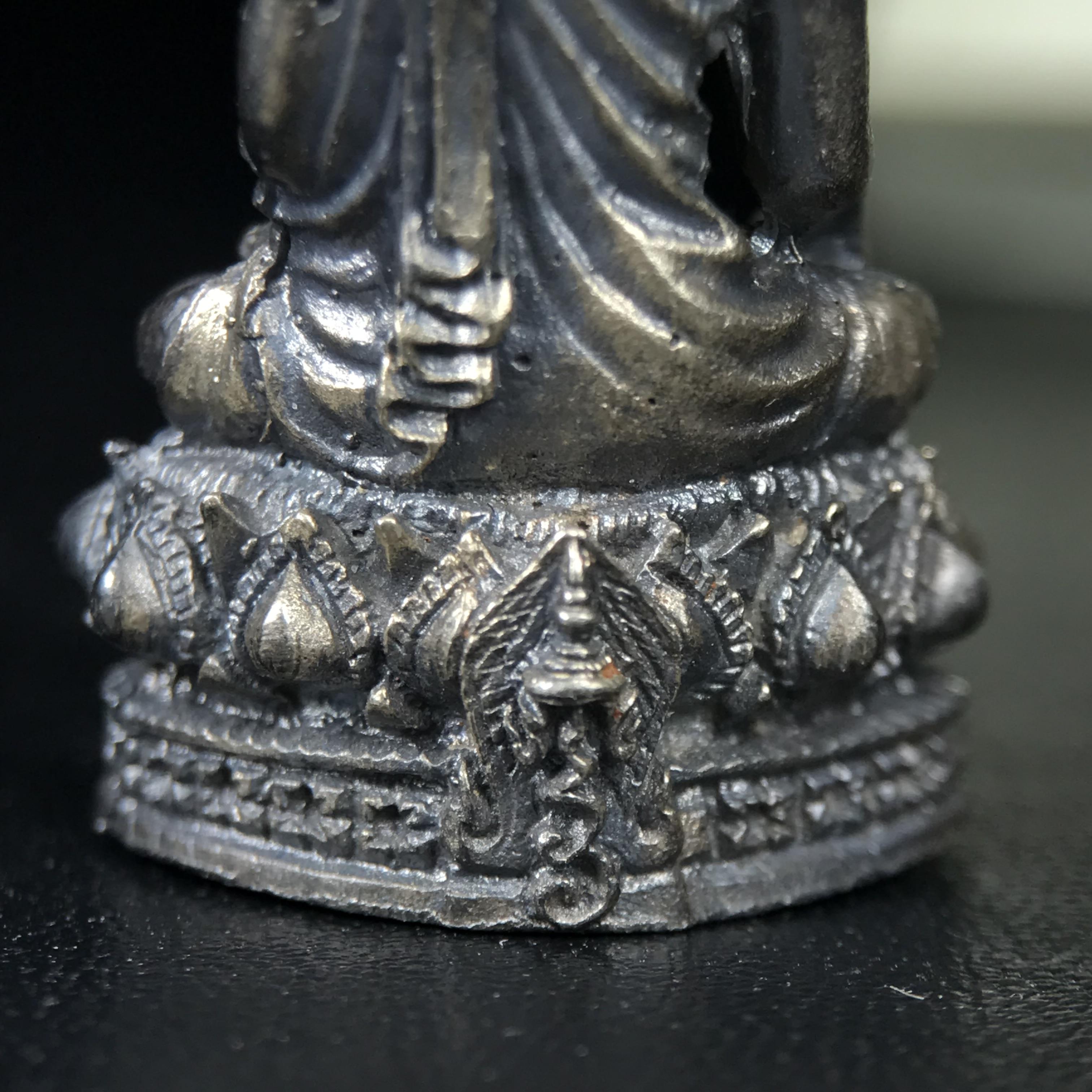 พระกริ่งพรหมรังสี อนุสรณ์ 190 ปี สมเด็จพระพุฒาจารย์ โต วัดอินทรวิหาร ปี2521 เนื้อเงิน(ผิวเดิมเข้มขลัง)พิธีมหาพุทธาภิเษกครั้งยิ่งใหญ่ พิธีสรรพสิทธิชัยไพรีพินาศมหามังคลาภิเษก หมายถึงฤกษ์การปลุกเสกที่เน้นด้านโชคลาภ มีชัยชนะต่อศัตรูการค้า การงาน(รุ่นนี้แนะนำ)