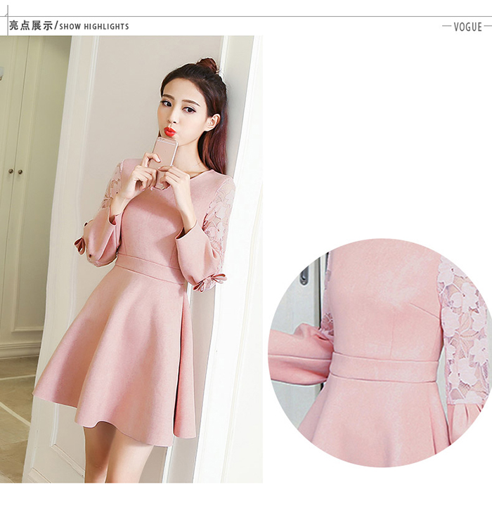 ชุดเดรสสั้นผ้าหนังกลับสีชมพู แขนยาวผ้าลูกไม้ตกแต่งโบว์ สวยหวาน