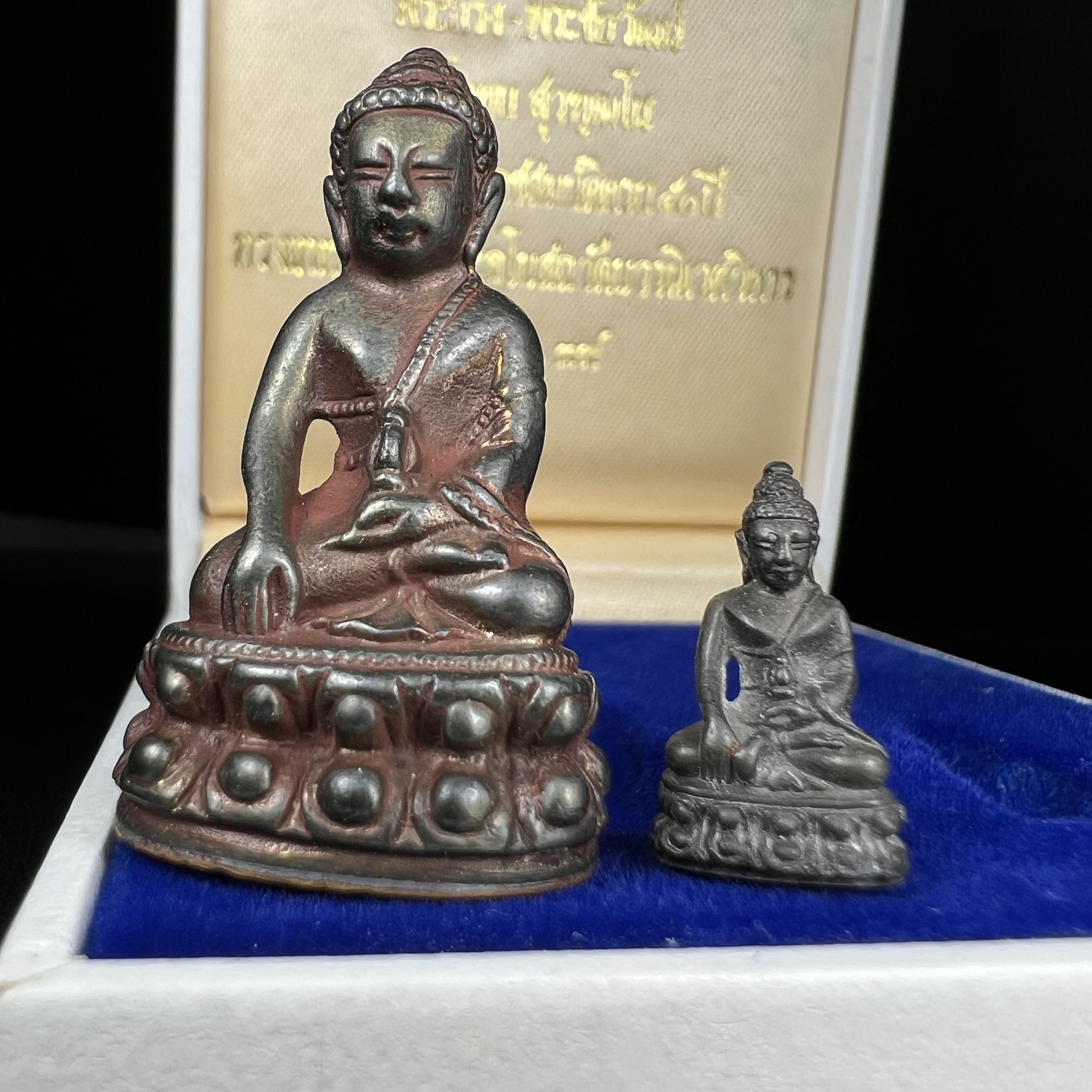 พระกริ่ง-พระชัยวัฒน์ บัวรอบ สุวทัฒโน วัดบวรนิเวศ ปี 2539 เนื้อทองสำริด(นวโลหะ) ฉลองครองราชยสมบัติครบ 50 ปี รัชกาลที่9(1 ใน 539 ชุด)หายาก
