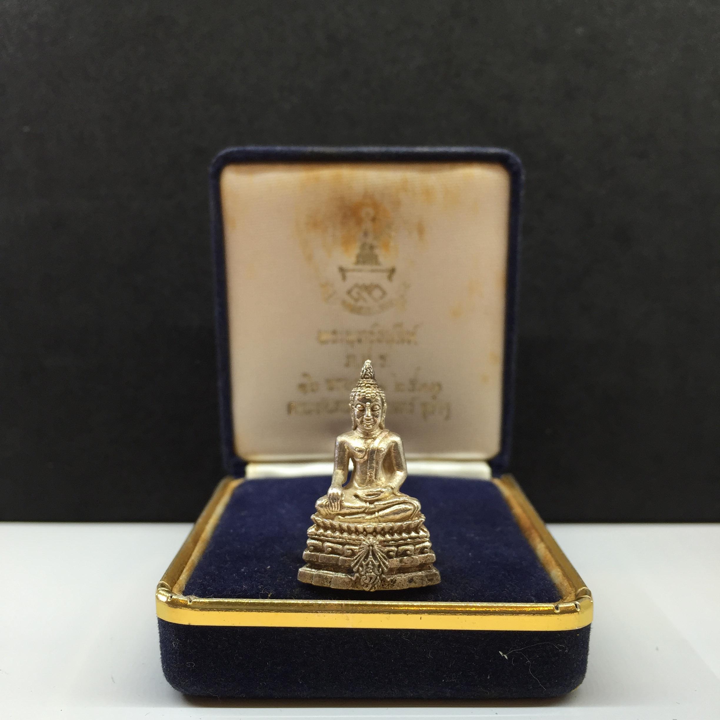 พระกริ่ง พระชินสีห์ทันโตเสฏโฐ ปี 2533 เนื้อเงิน (พระรุ่นเดียวที่มีผงฟันในหลวง)