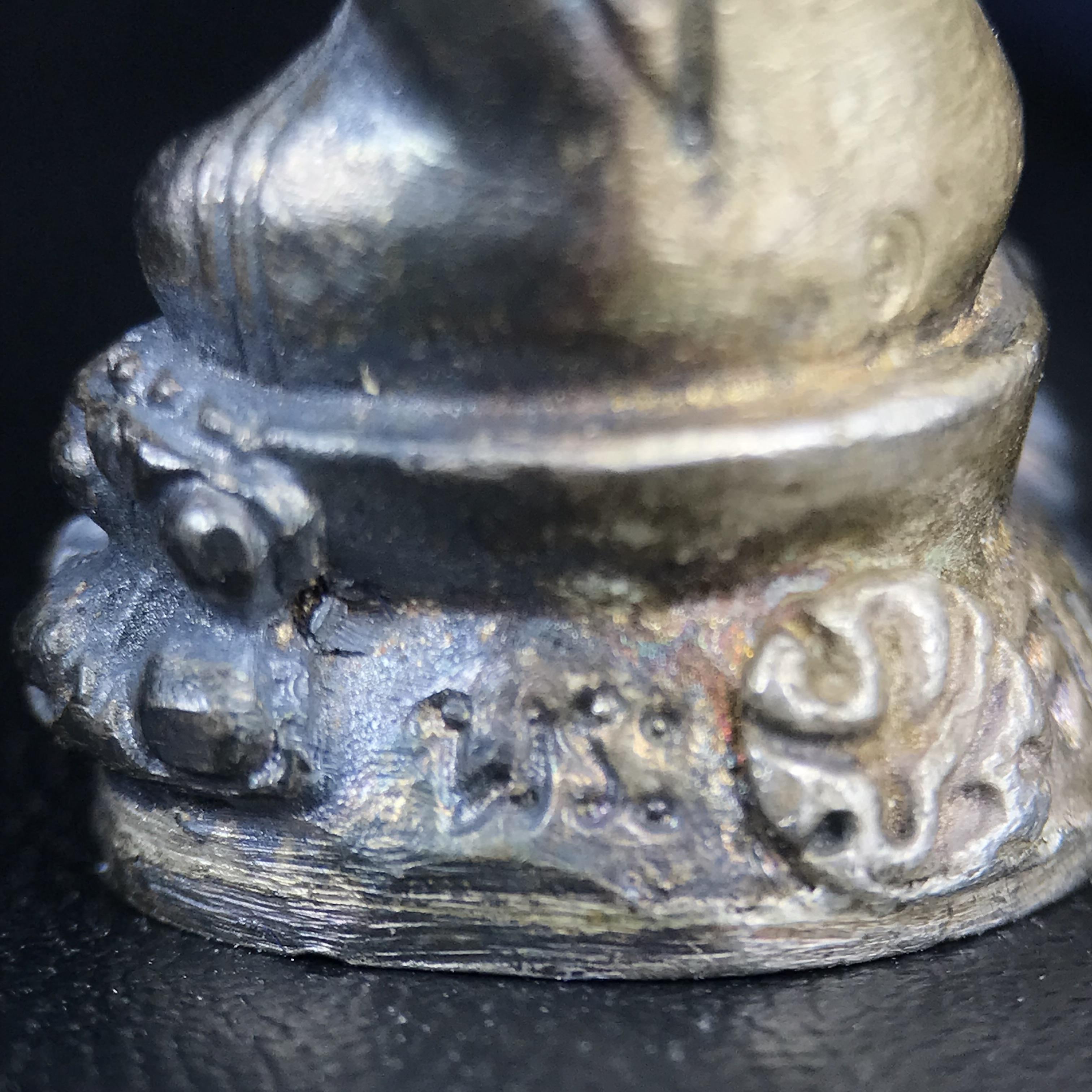 พระกริ่งศาสดา ภปร. วัดบวรนิเวศวิหาร ปี 2532 จัดสร้างในโอกาสสองทศวรรษรามาธิบดี เพื่อศูนย์การแพทย์สิริกิติ์ เนื้อเงิน(ผิวเดิมกลับดำสวยงาม) (พิธีใหญ่ มวลสารมงคล สวยงามเข้มขลัง)สมเด็จพระญาณสังวร สมเด็จพระสังฆราชฯเสด็จเททอง