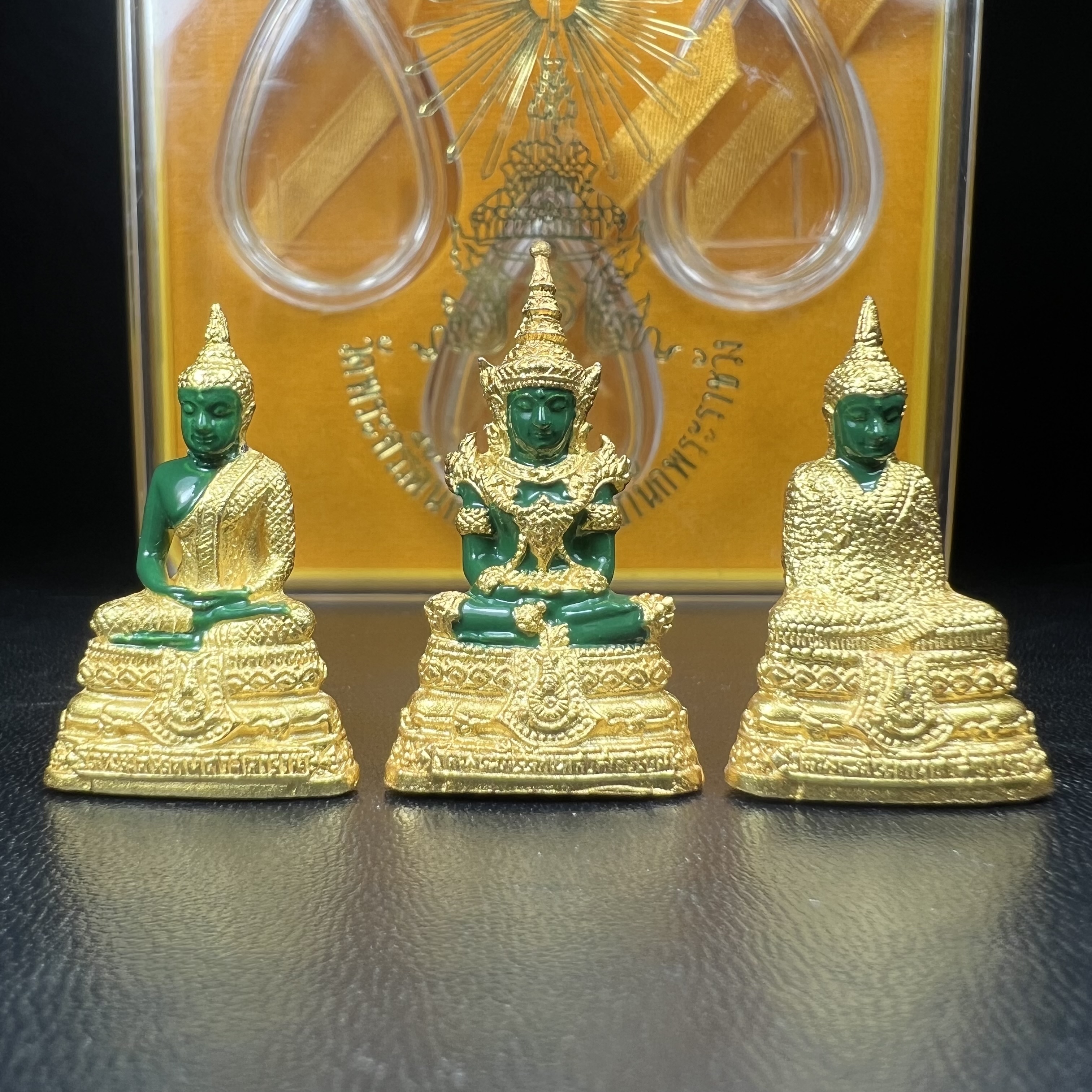 พระพุทธมหามณีรัตนปฏิมากร(พระแก้วมรกต) วัดพระศรีรัตนศาสดาราม สำนักพระราชวัง จัดสร้าง ชุด3 ฤดู ร้อน ฝน หนาว(บรรจุมวลสารใต้ฐาน)